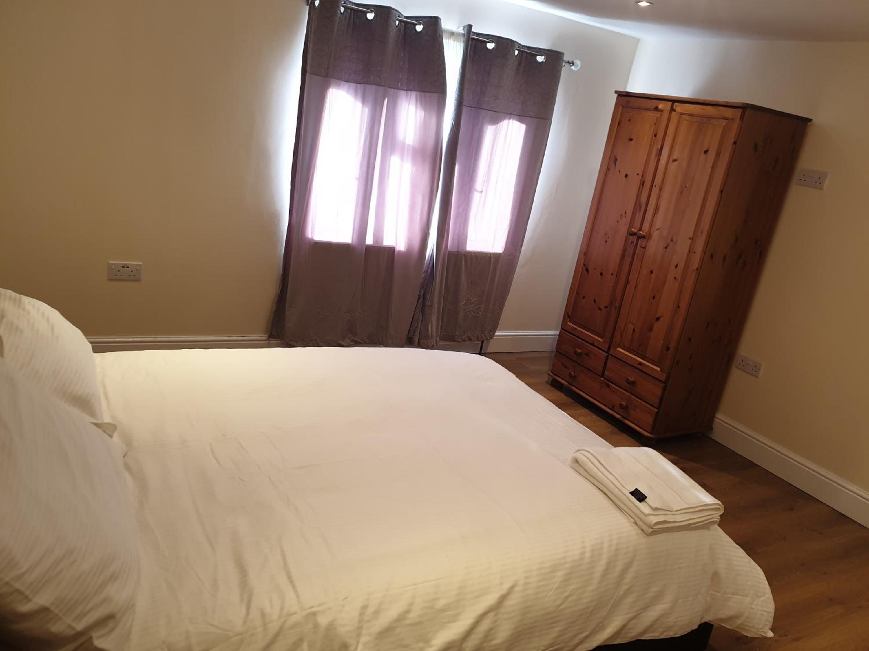 Two-Bedroom Apartment - Photo 9