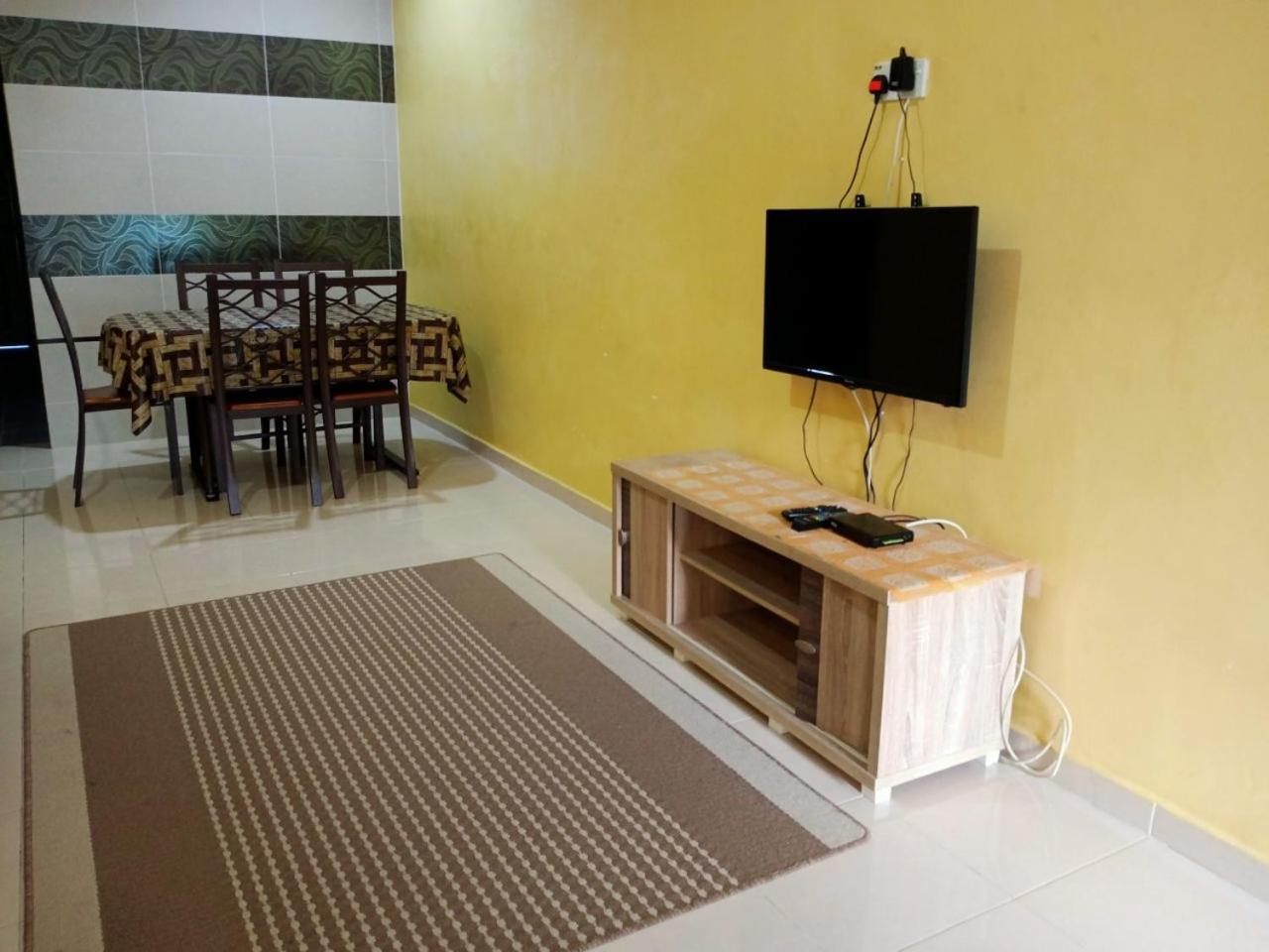 Three-Bedroom House photo 2