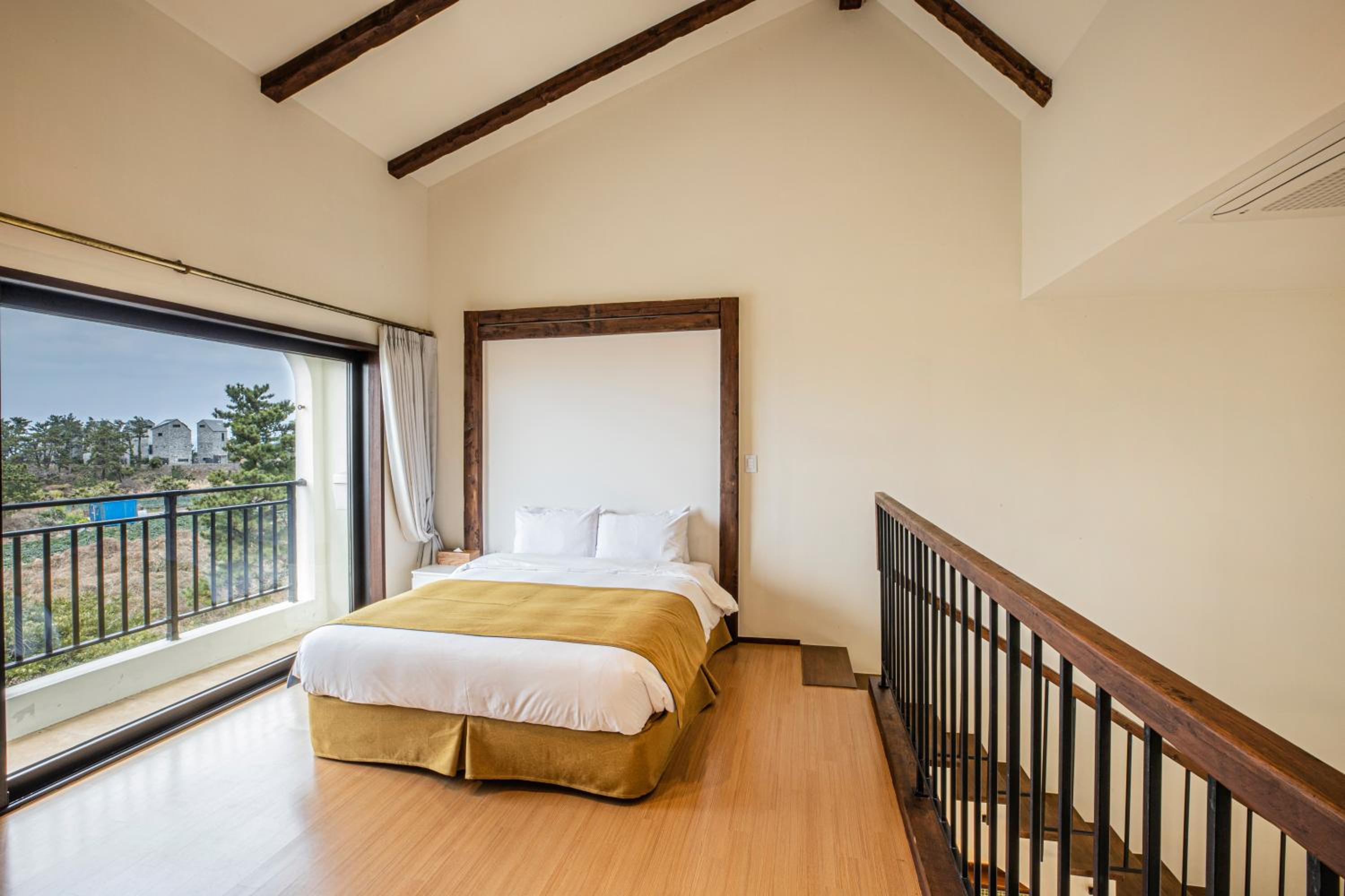 Deluxe Twin Duplex Room