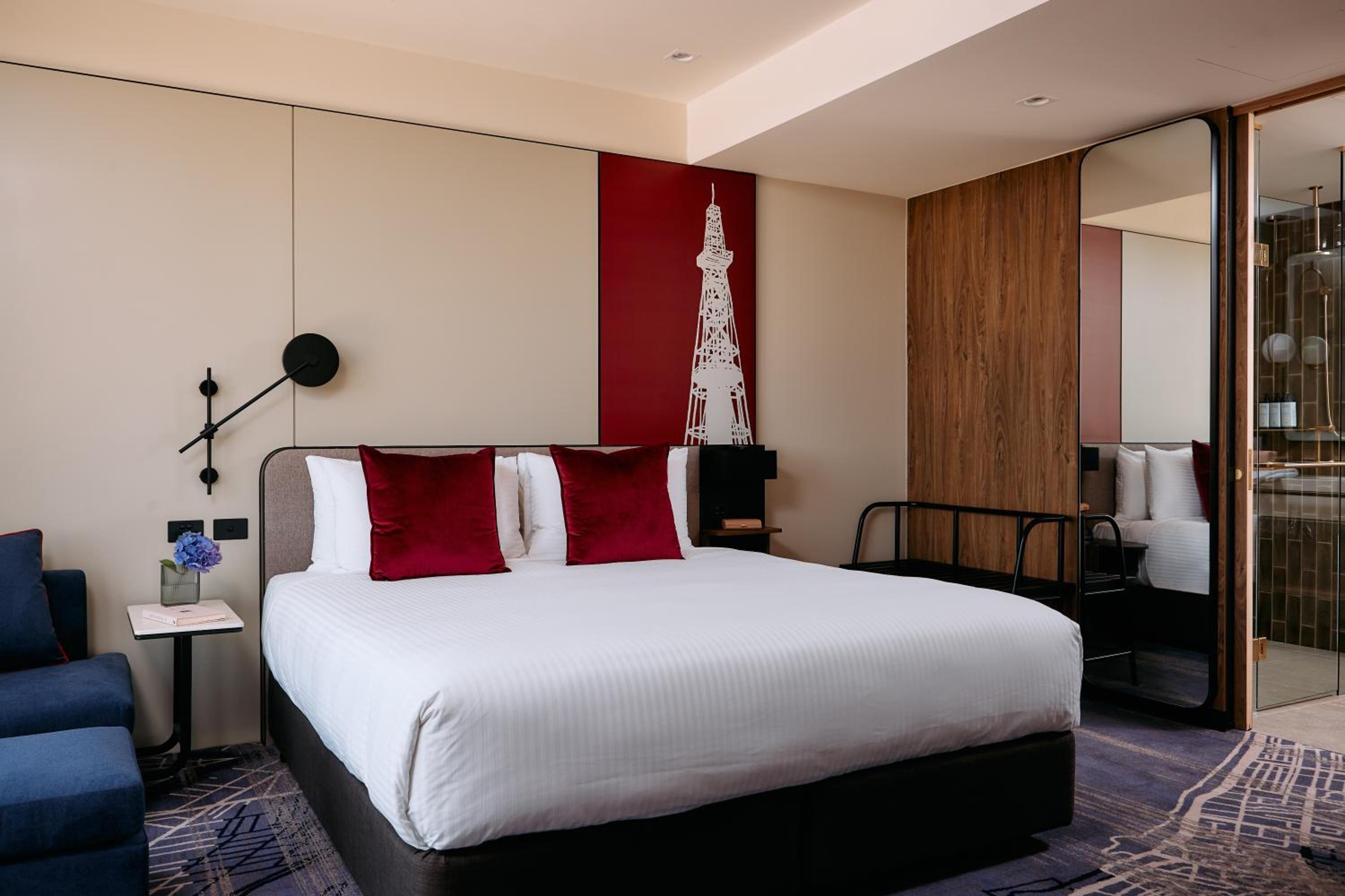 One-Bedroom King Suite - Photo 2