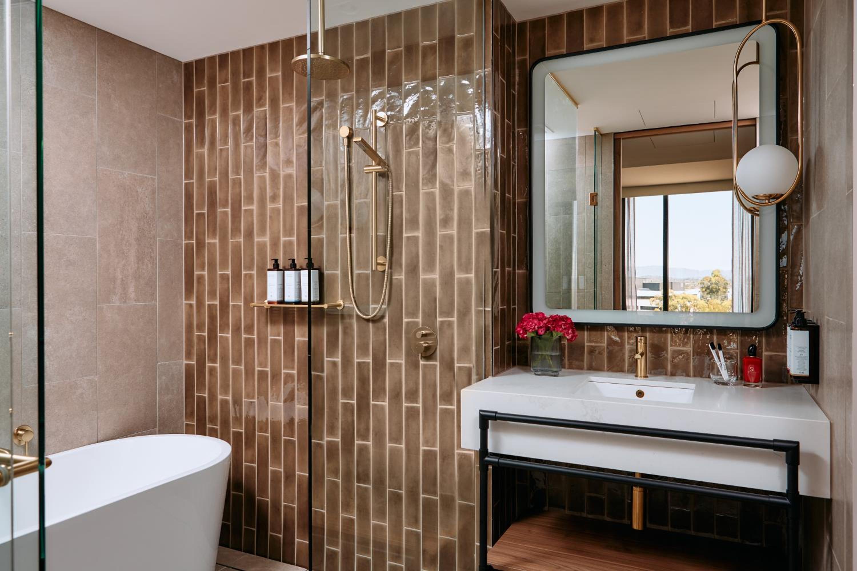 One-Bedroom King Suite - Photo 5