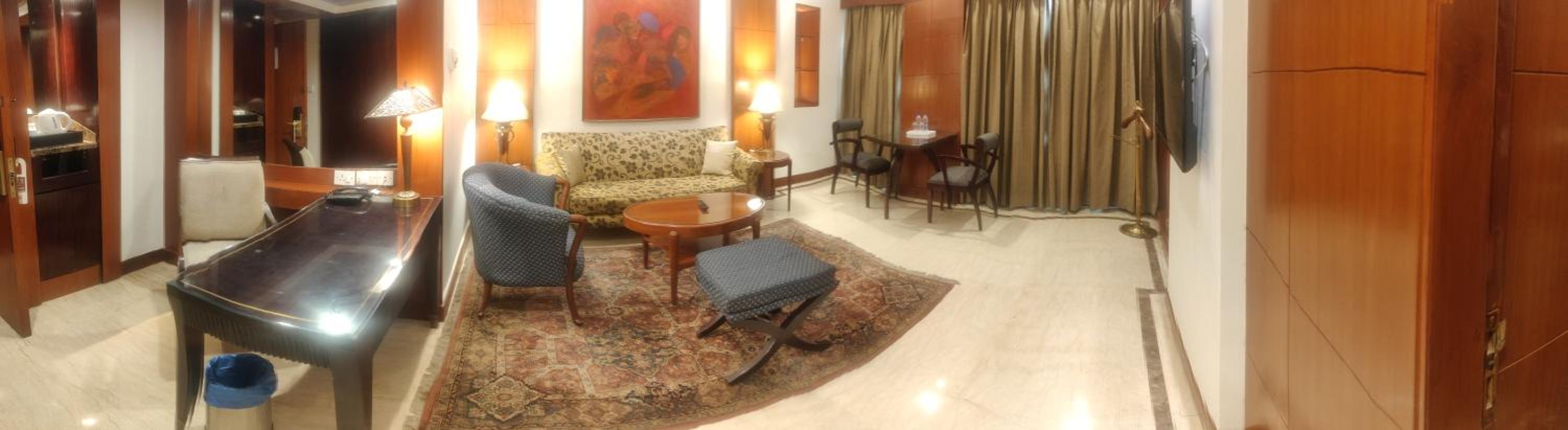 Deluxe Suite Room - Photo 9