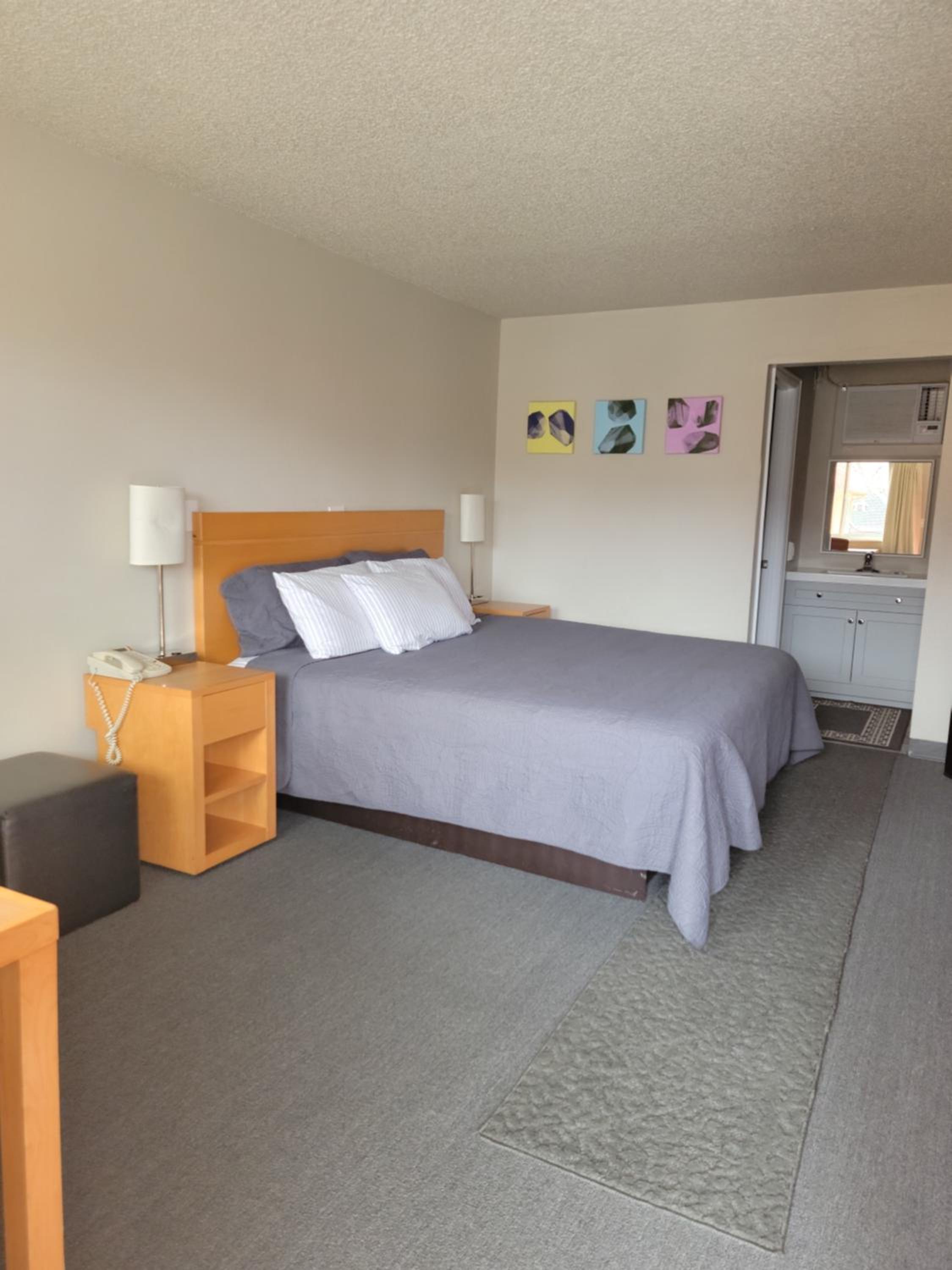 Standard King Room photo 3