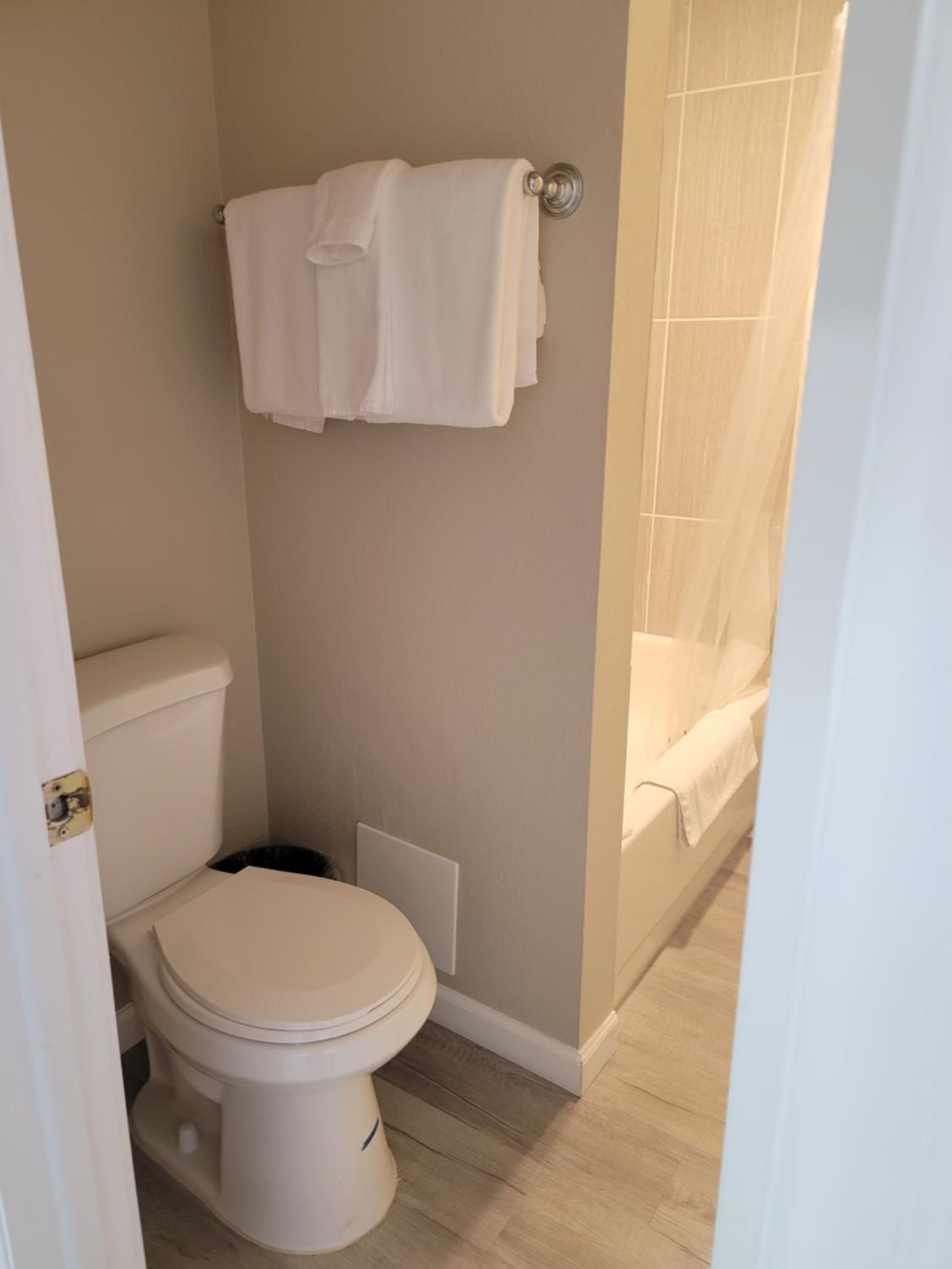 Standard Queen Room photo 3