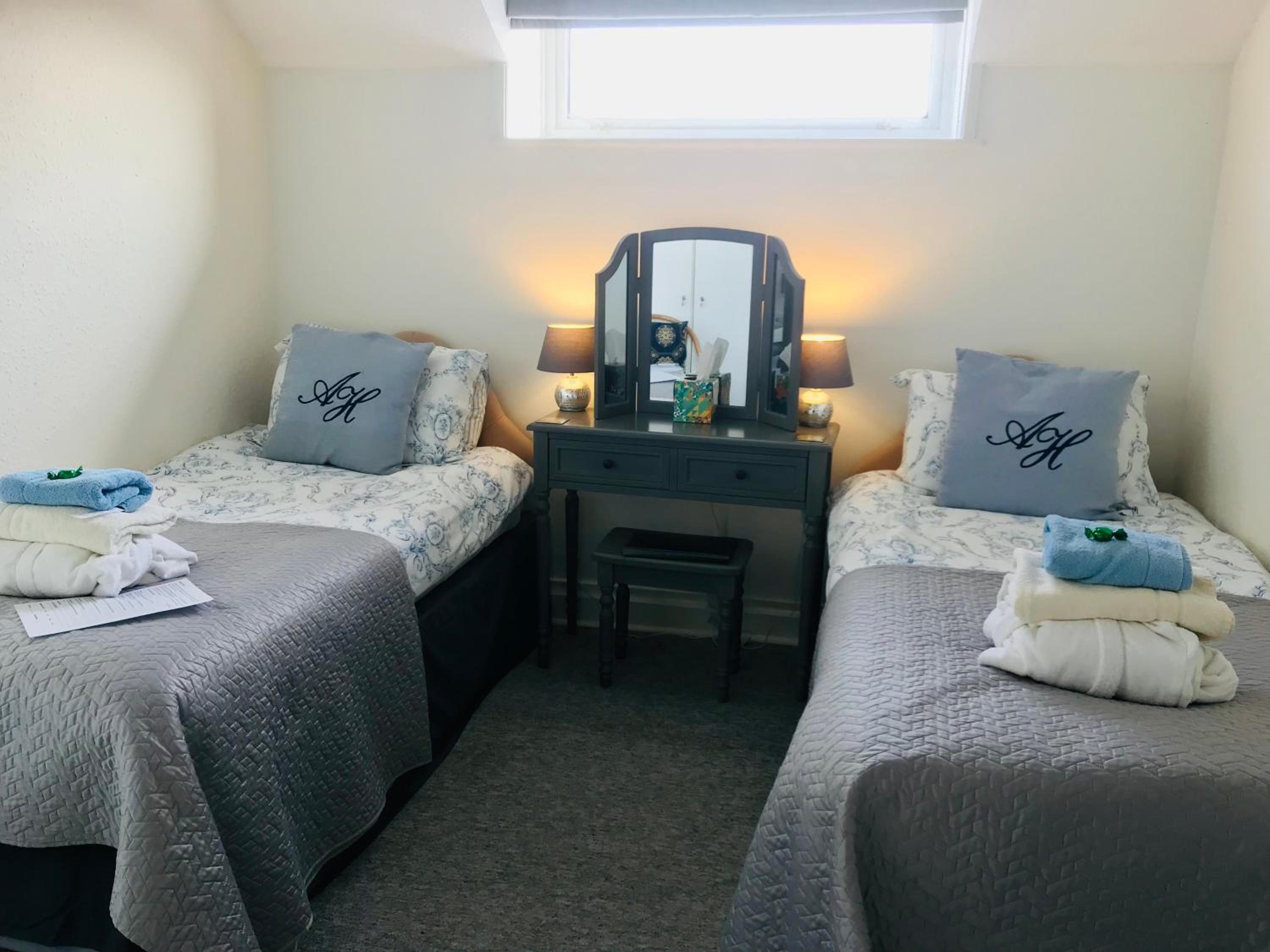 Twin Room with Shared Bathroom photo 1