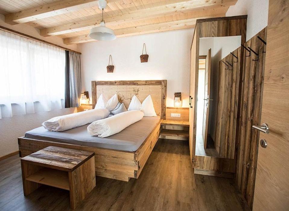 Apartment with Mountain View