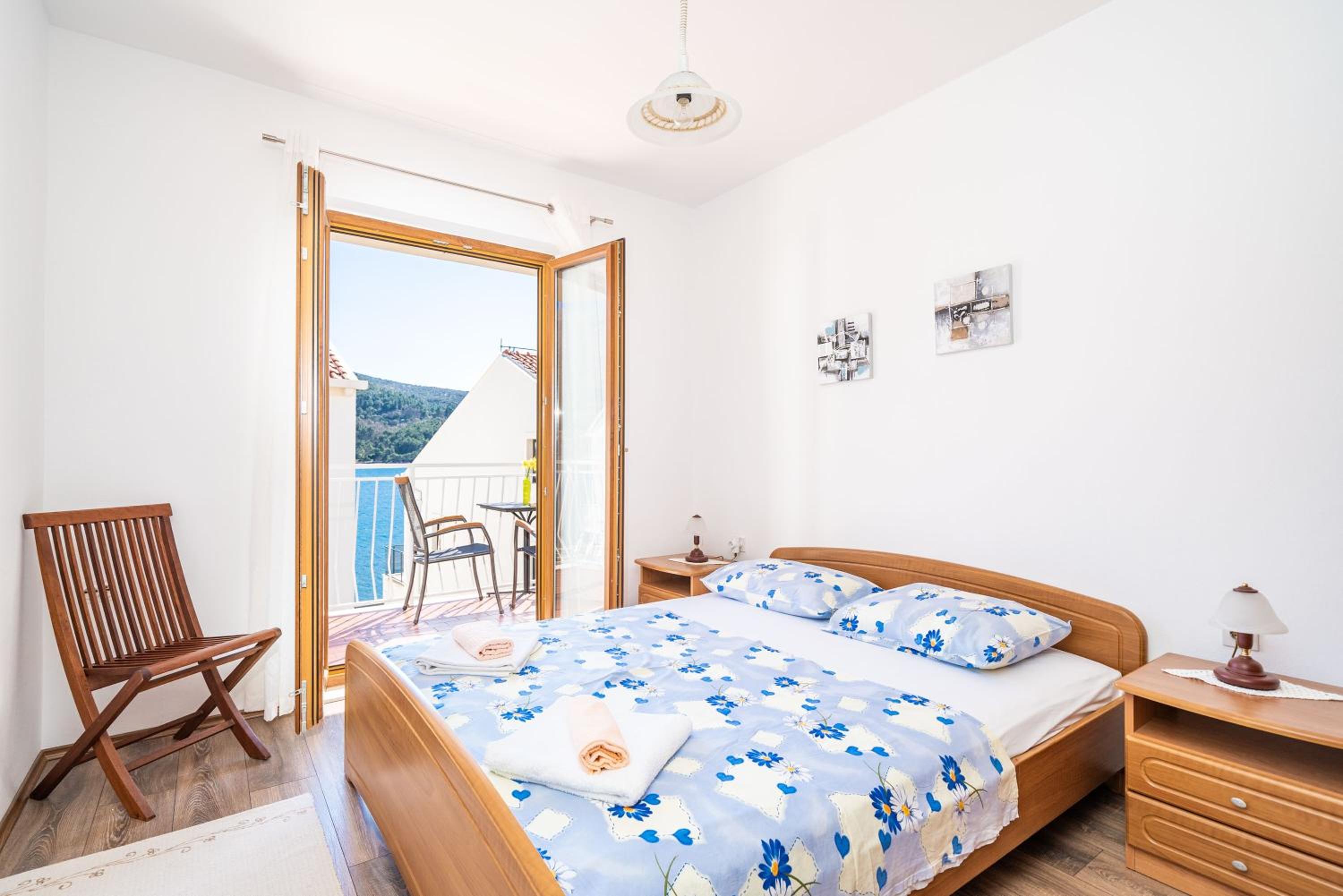 Three Bedroom Apartment with Balcony and Sea View photo 1