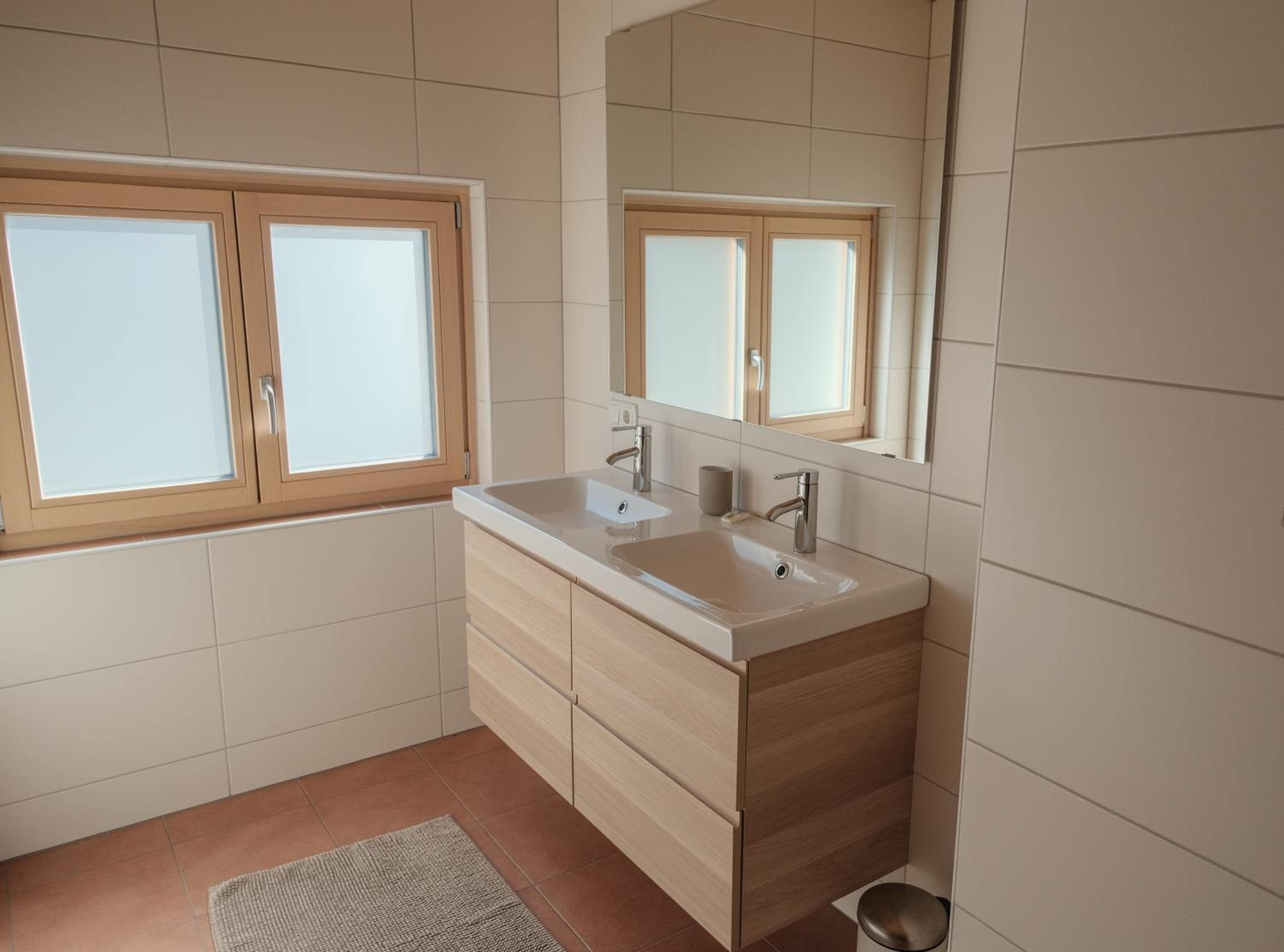 Apartment with Balcony - Photo 9
