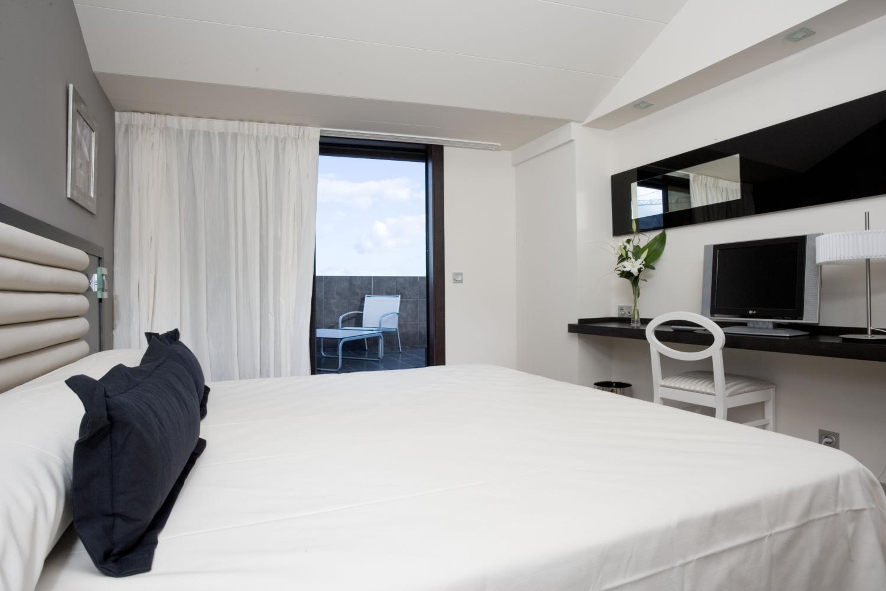 Premium Deluxe with Terrace without Spa Access photo 2