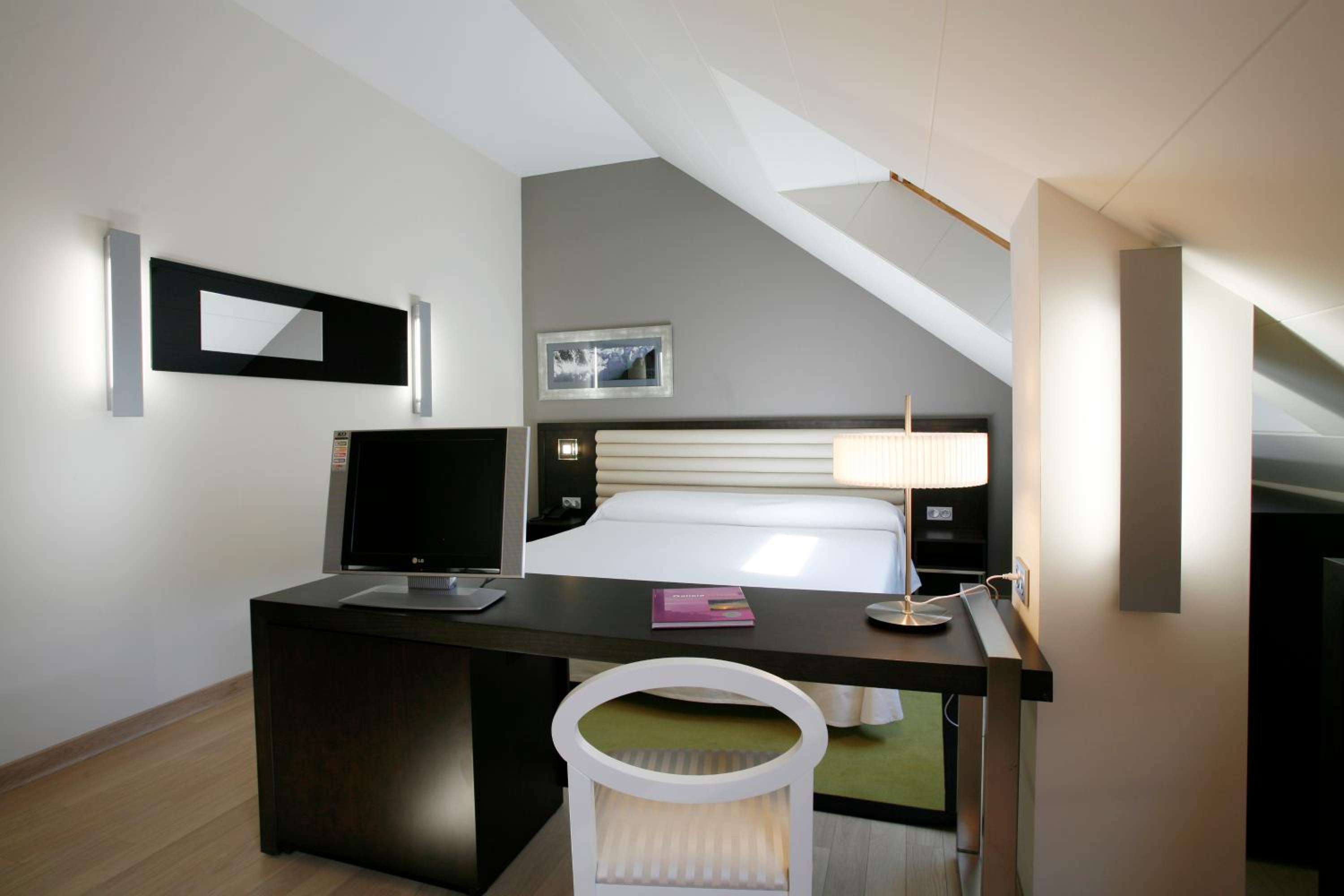 Premium King Room without spa access photo 2