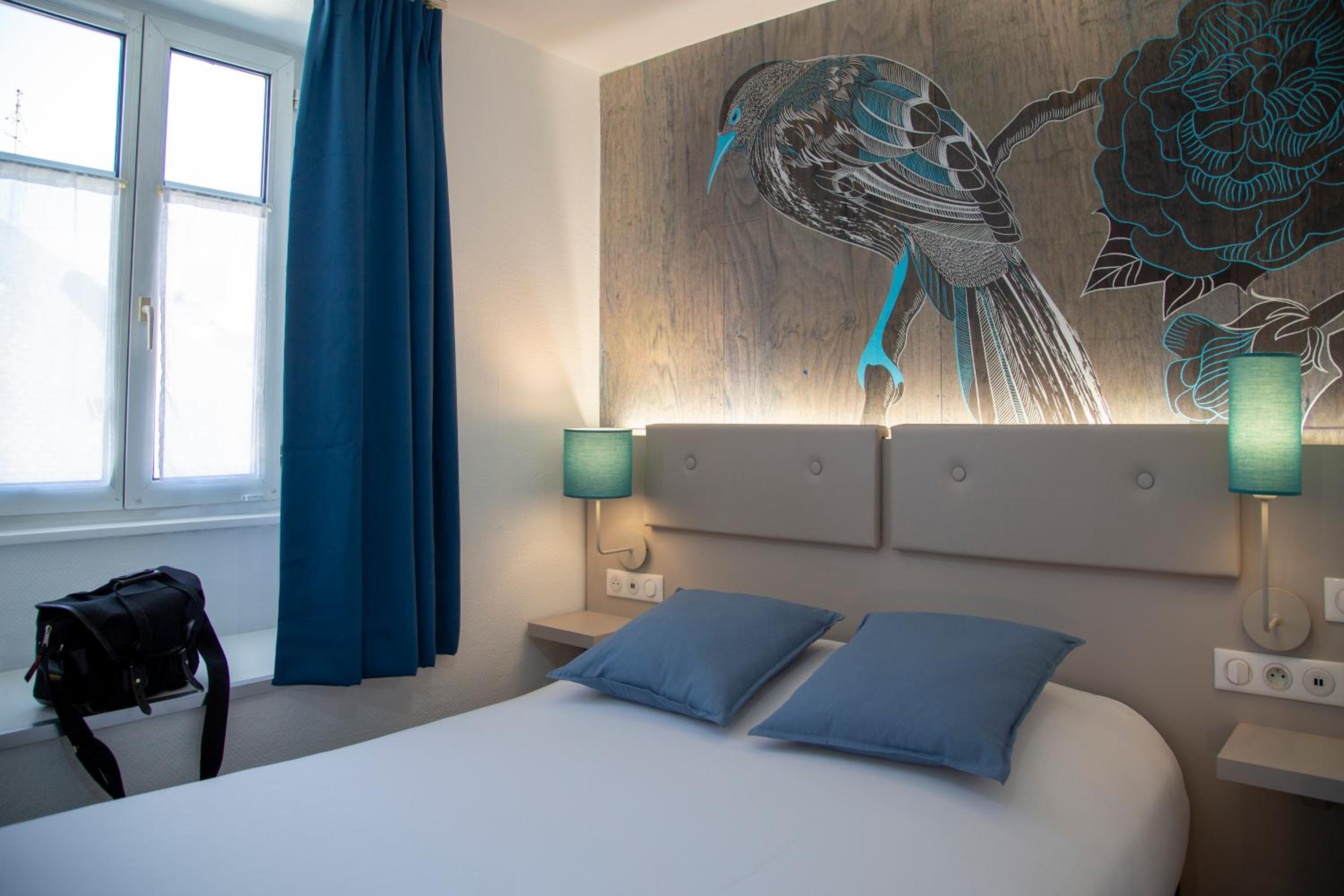 Standard Double Room - Photo 11