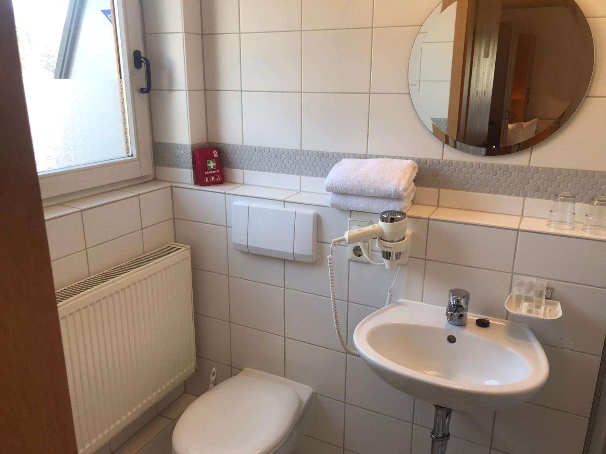 Double Room with Balcony - Photo 4