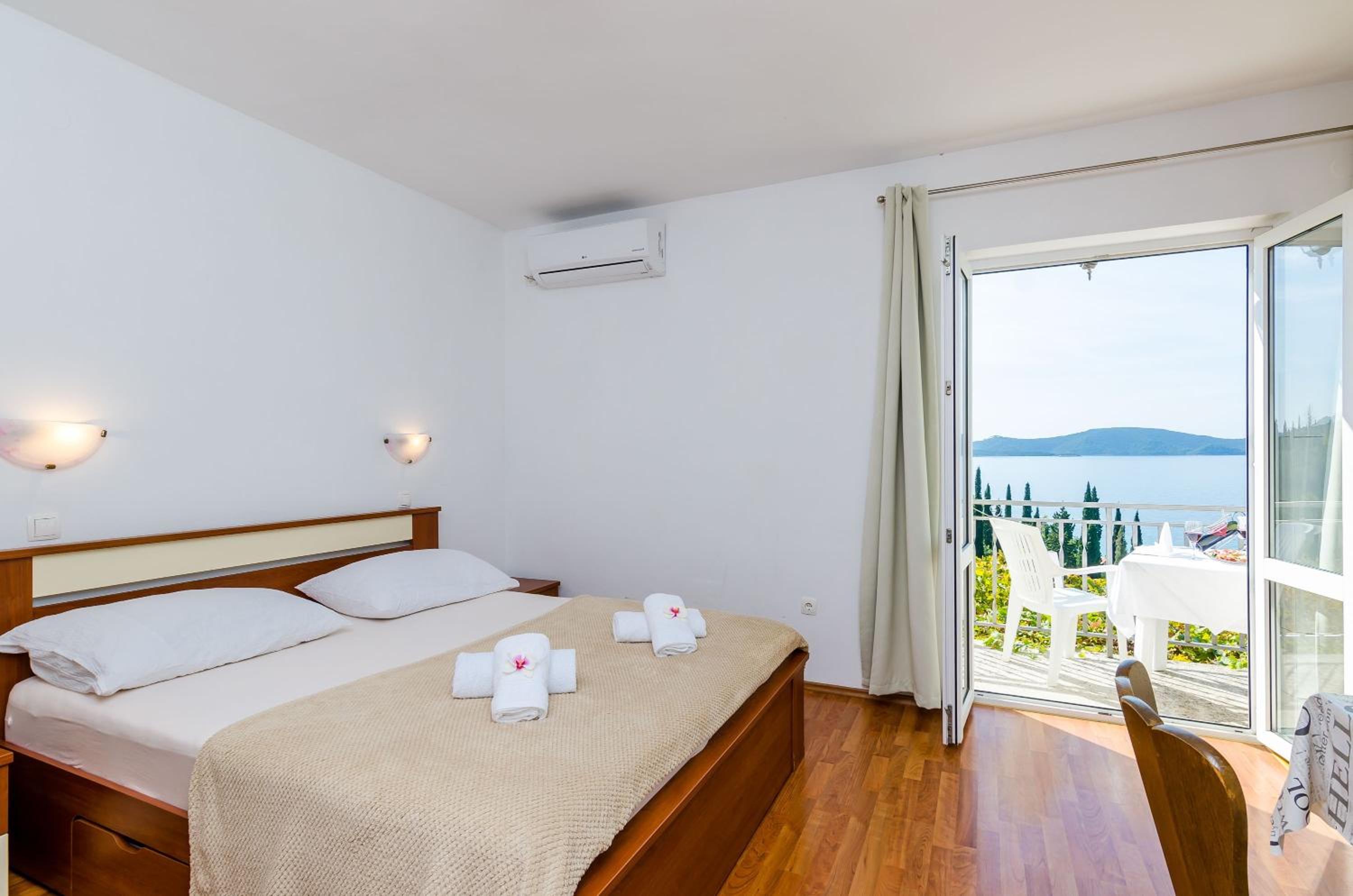 Comfort Studio Apartment with Balcony and Sea View photo 1
