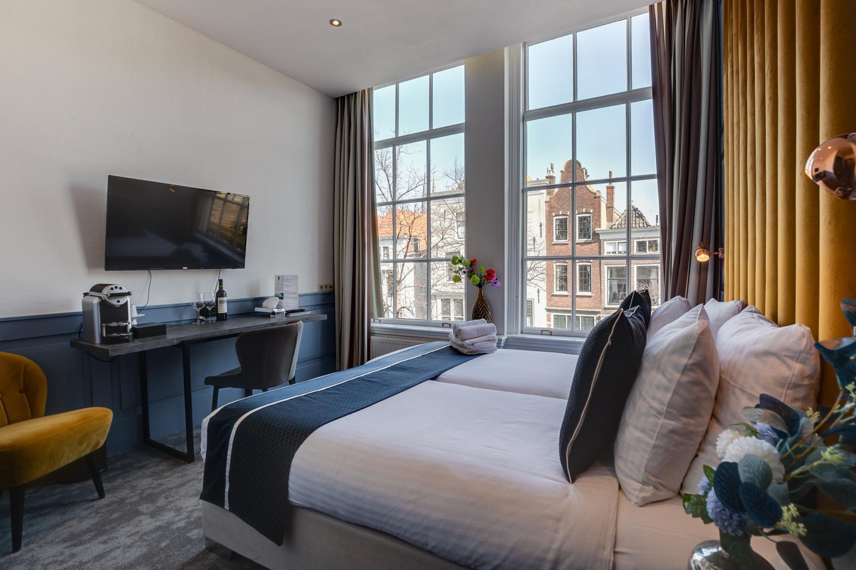Double or Twin Room with Canal View photo 3