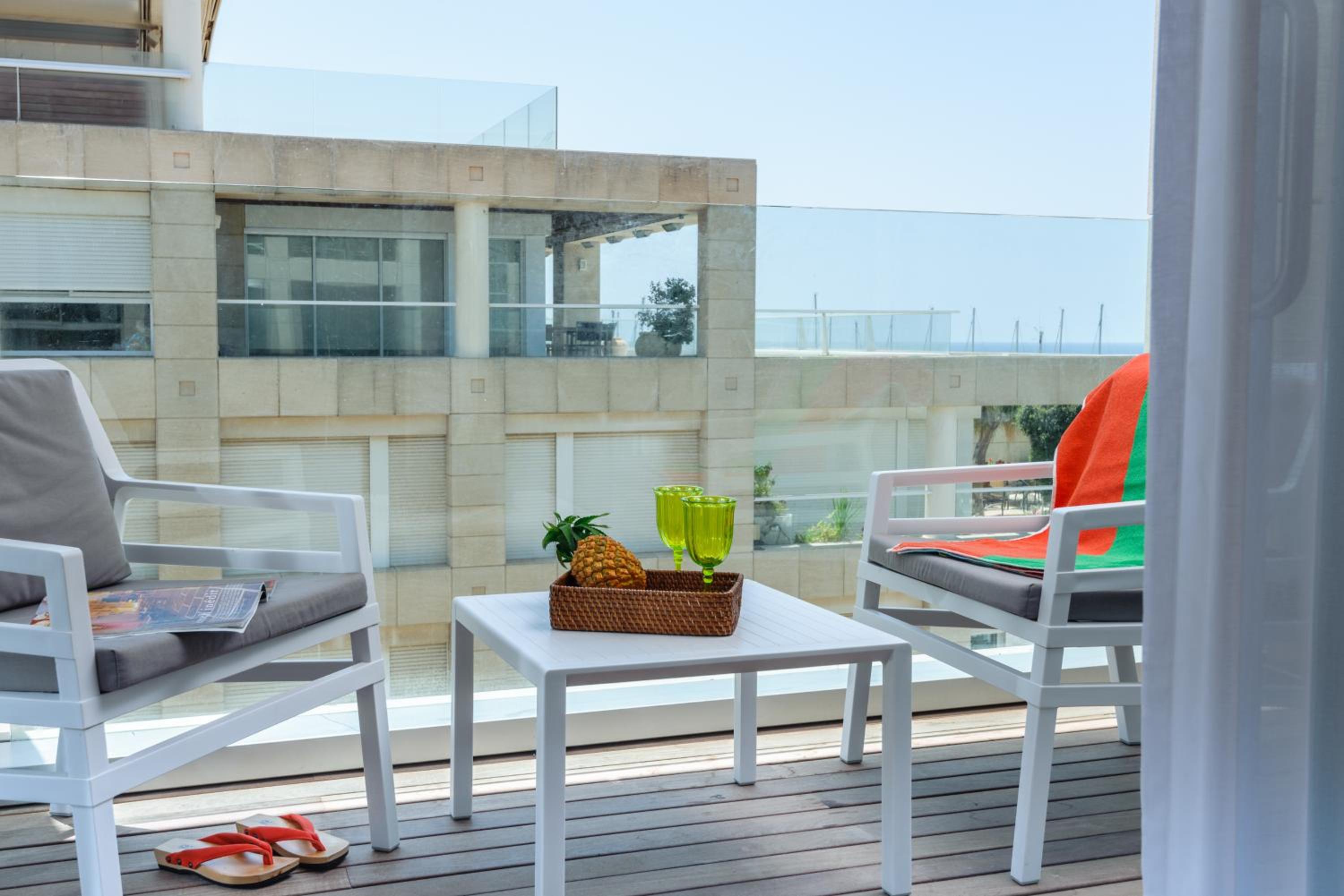 Deluxe Suite with Balcony thumbnail 6