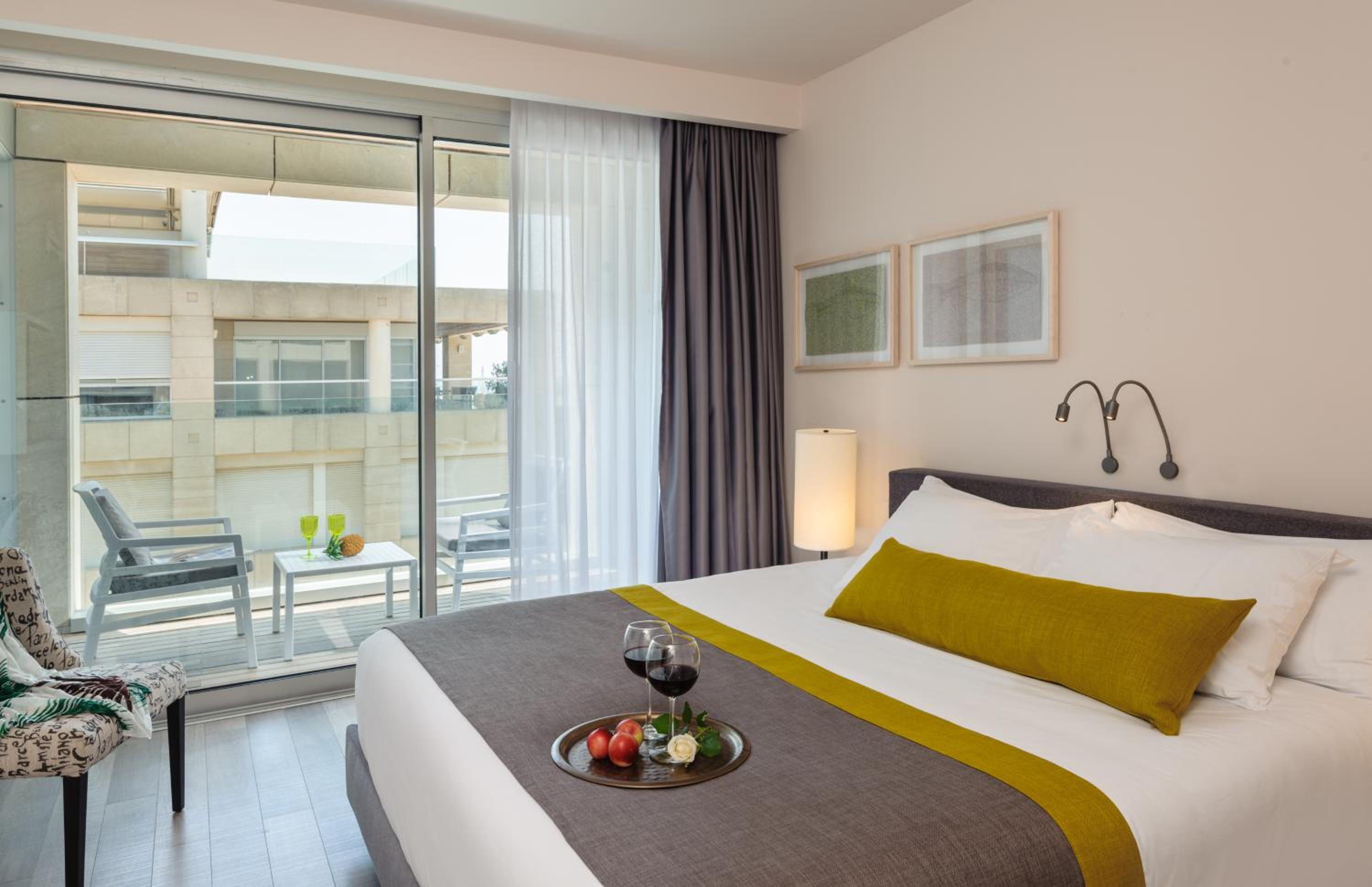 Deluxe Suite with Balcony