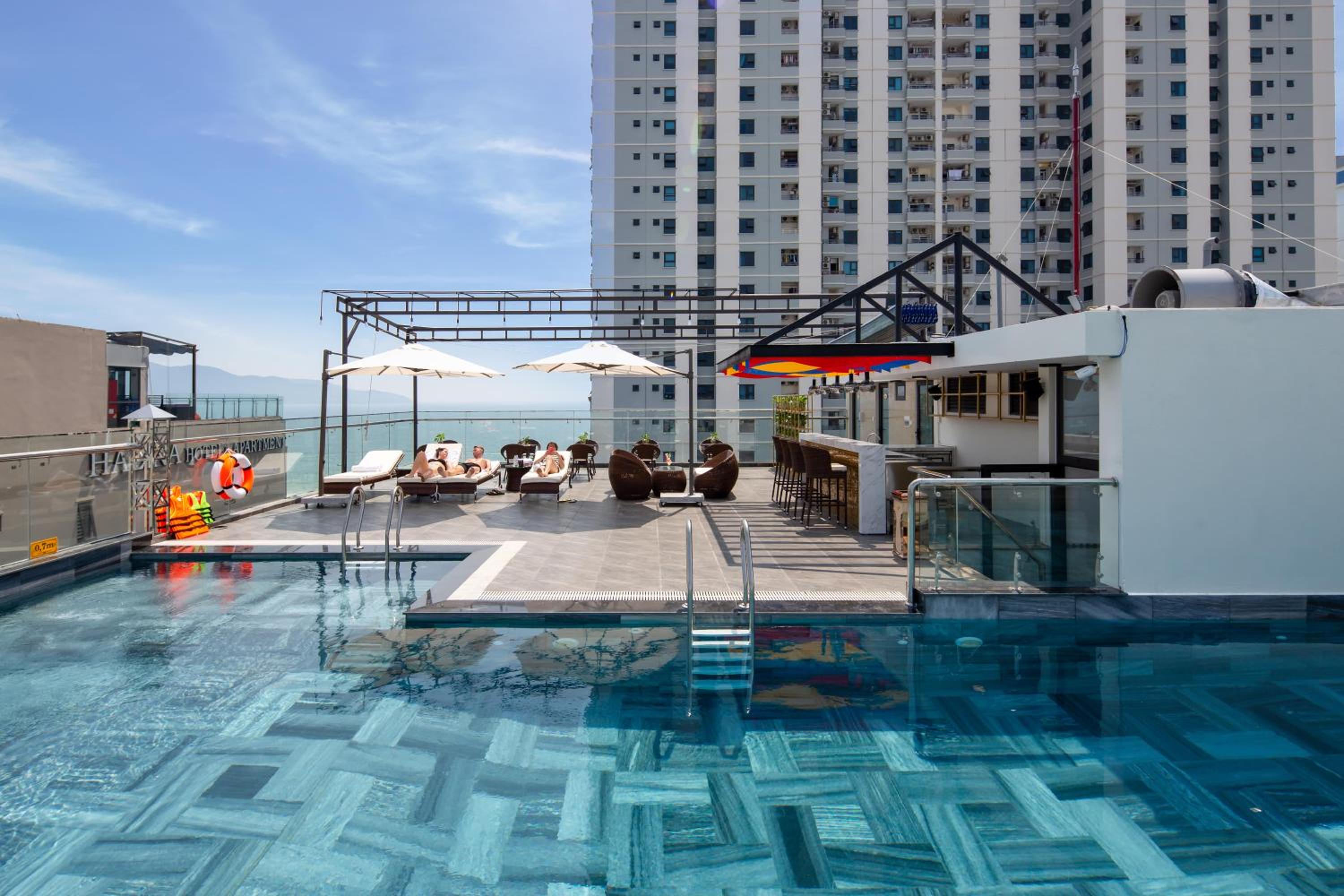 Deluxe Twin Room with Bathtub and City View - Photo 5