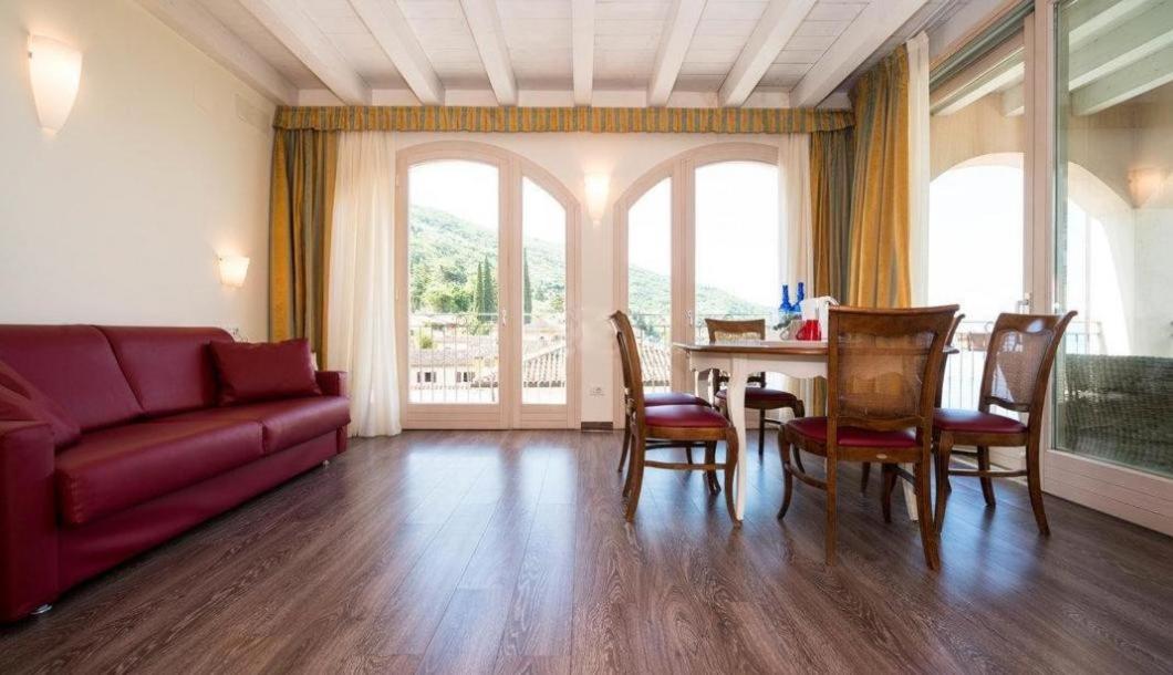 Suite with Lake View photo 2