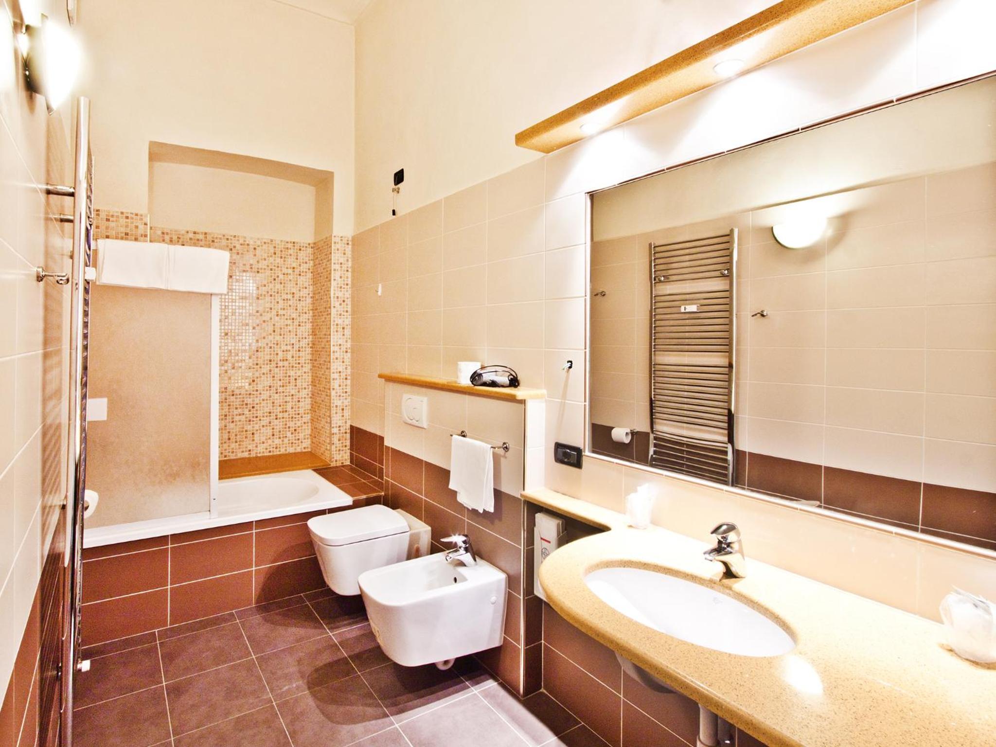 One-Bedroom Apartment with Balcony - Photo 2