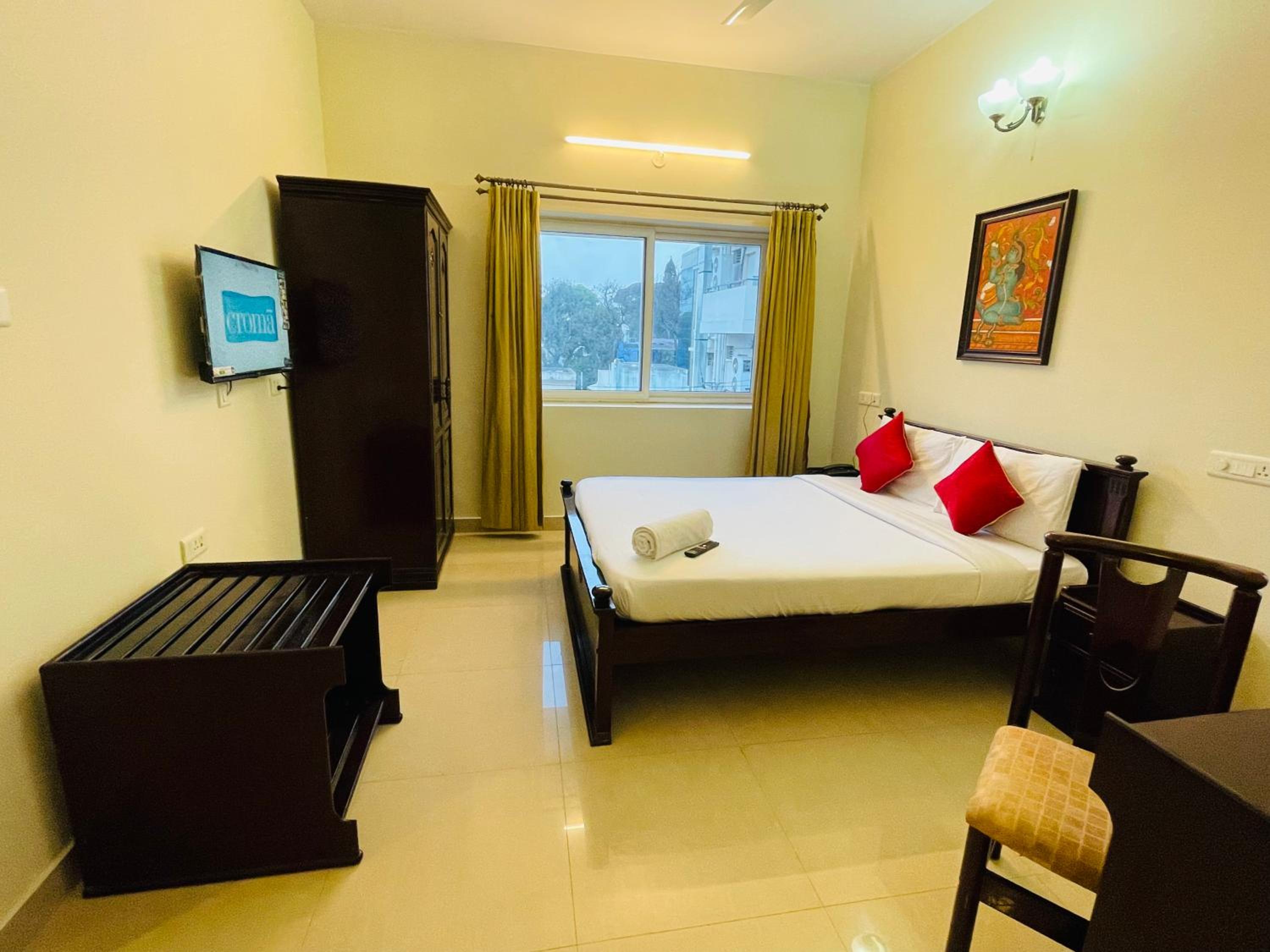 Deluxe Queen Room - Photo 5