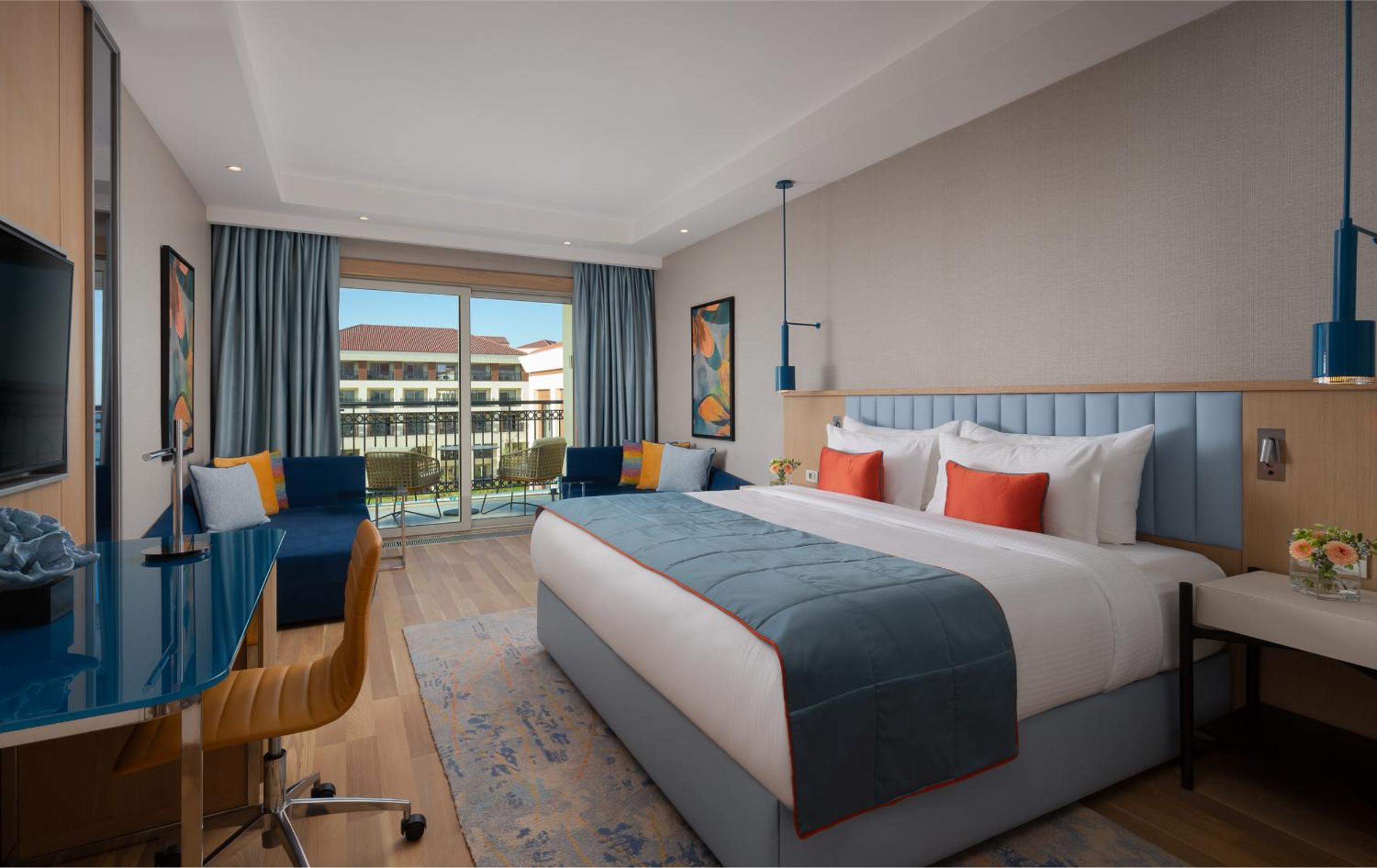 Deluxe King Room with Garden View