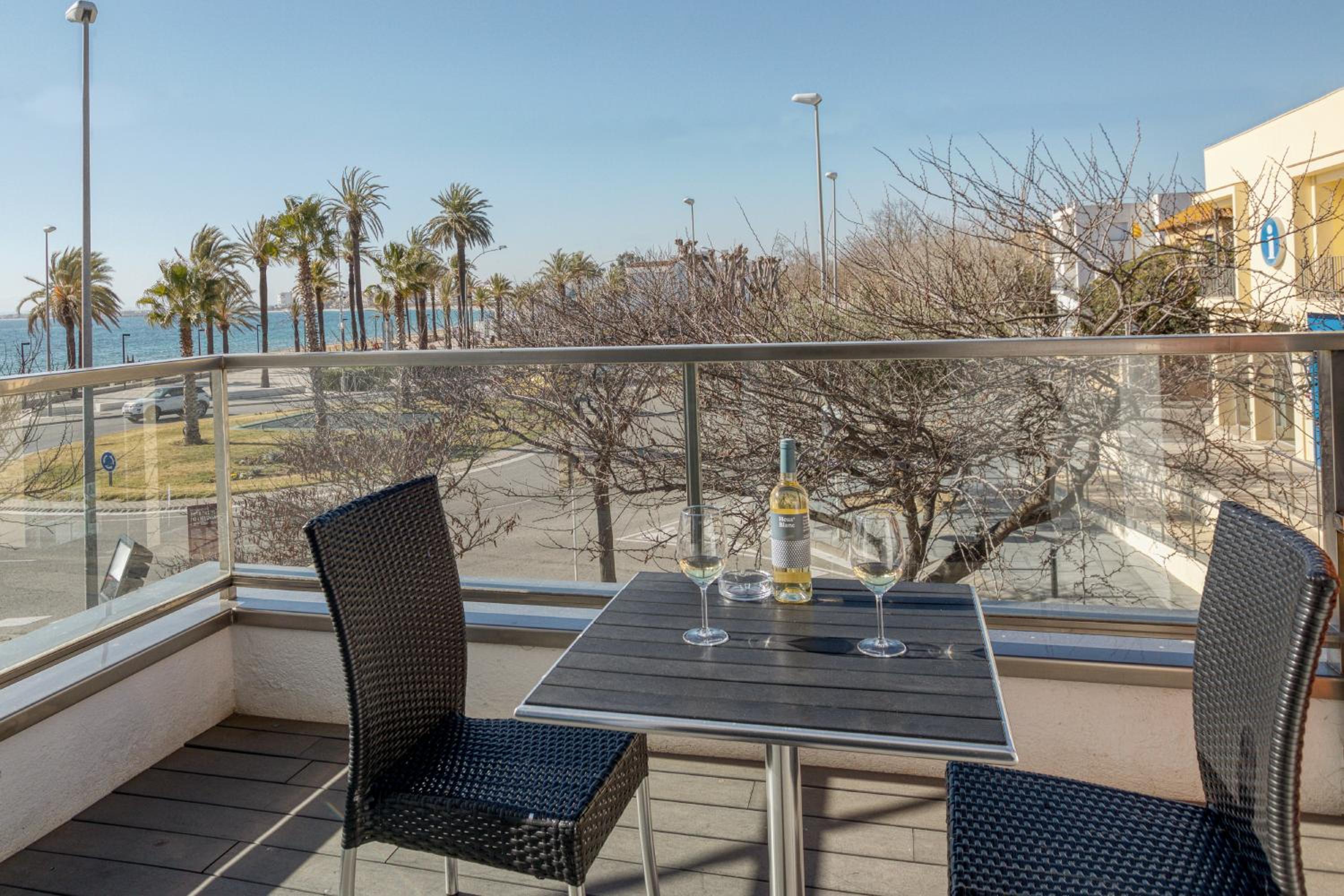 Double or Twin Room with Partial Sea View photo 2