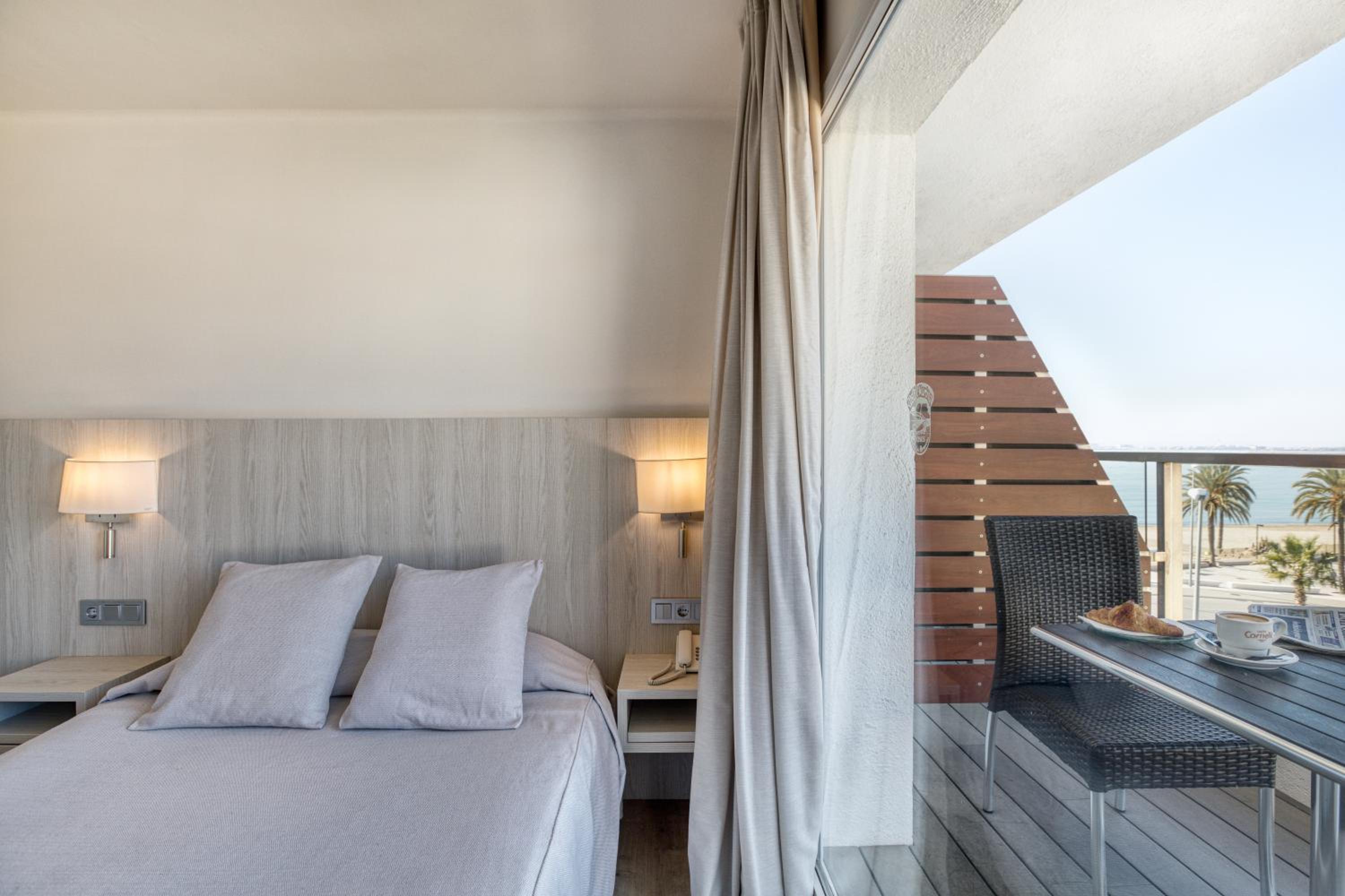 Double or Twin Room with Partial Sea View photo 3
