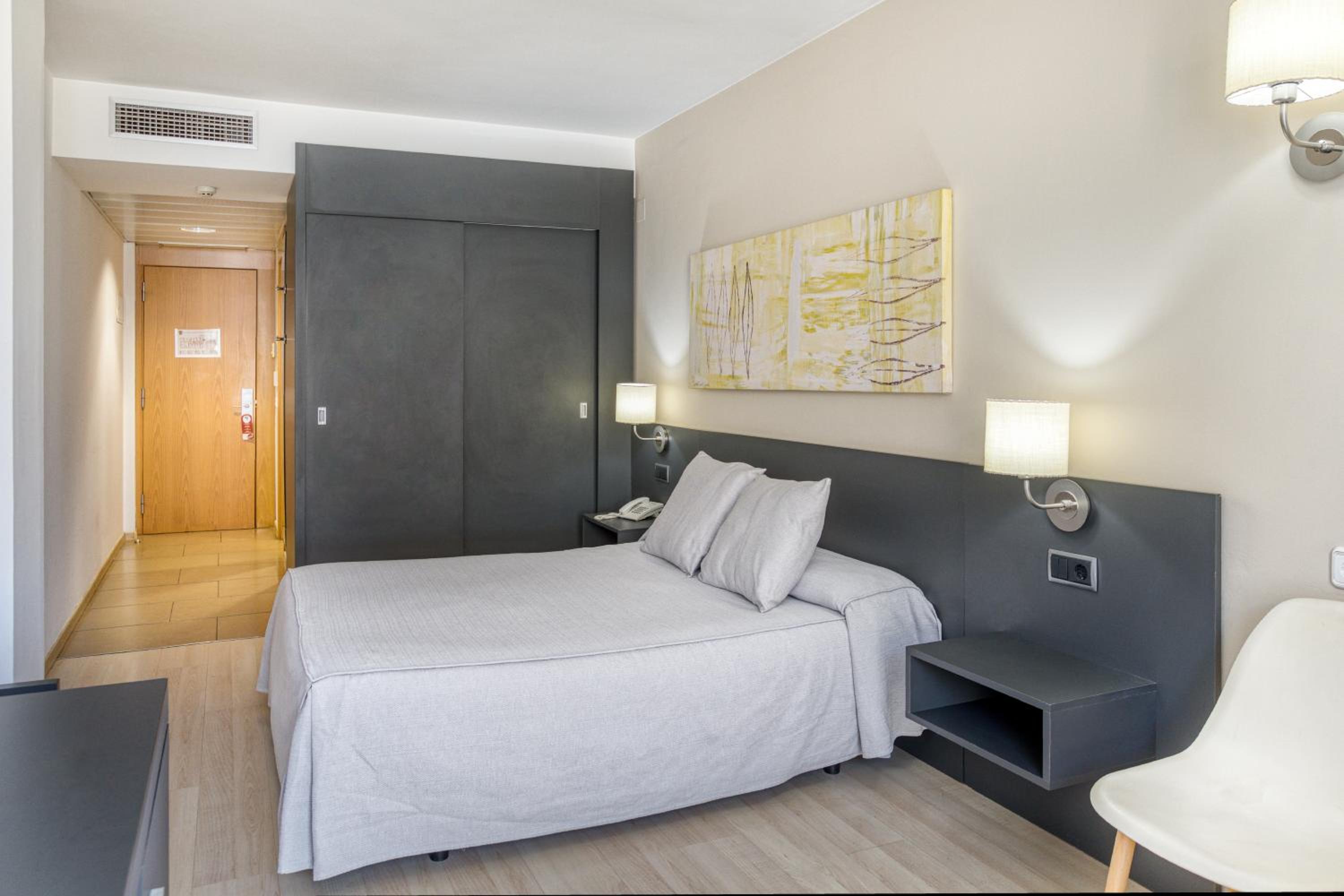 Standard Double or Twin Room with Balcony photo 2