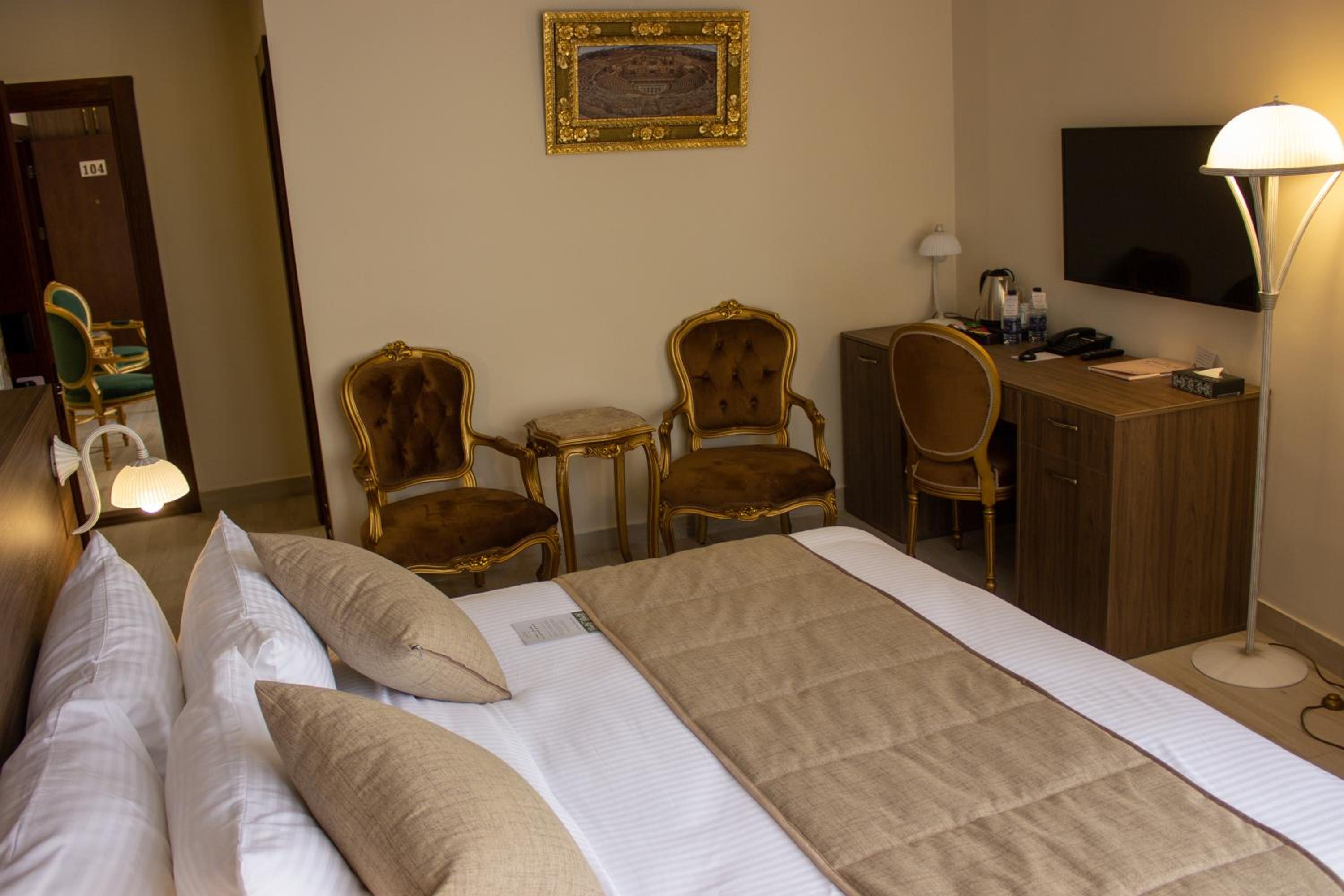 Deluxe Double Room - Photo 1