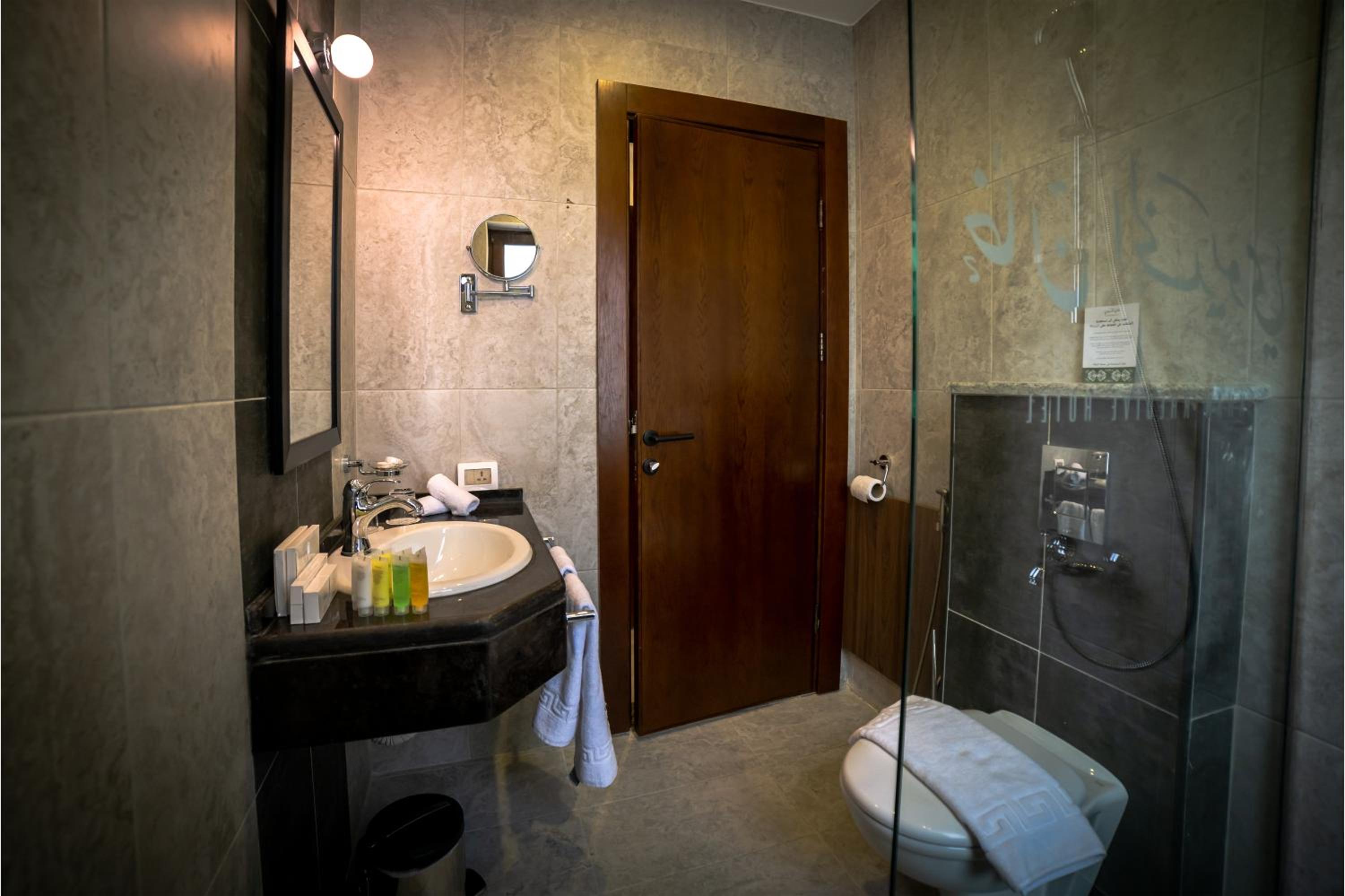 Deluxe Double Room - Photo 11