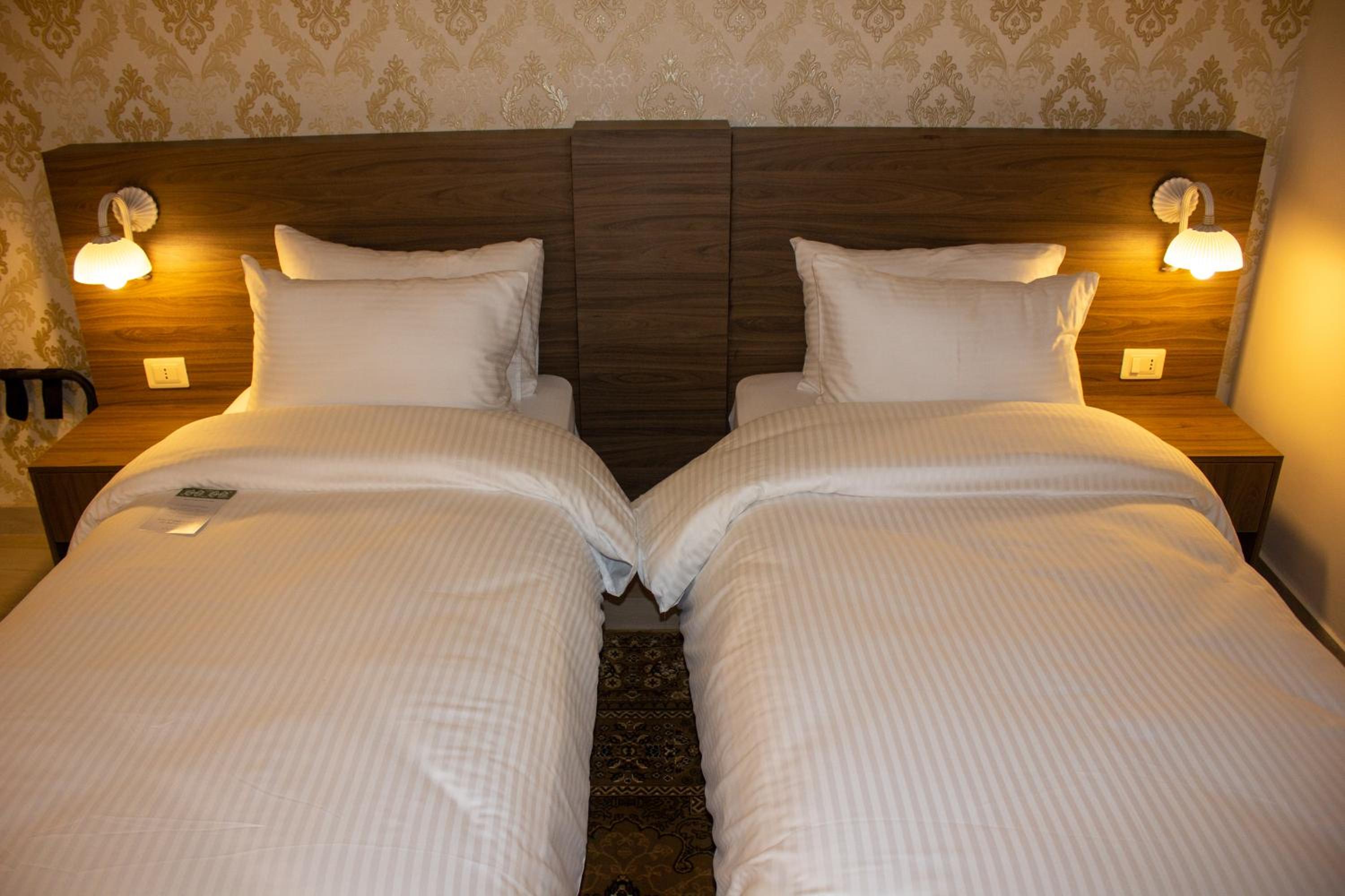 Standard Twin Room - Photo 5