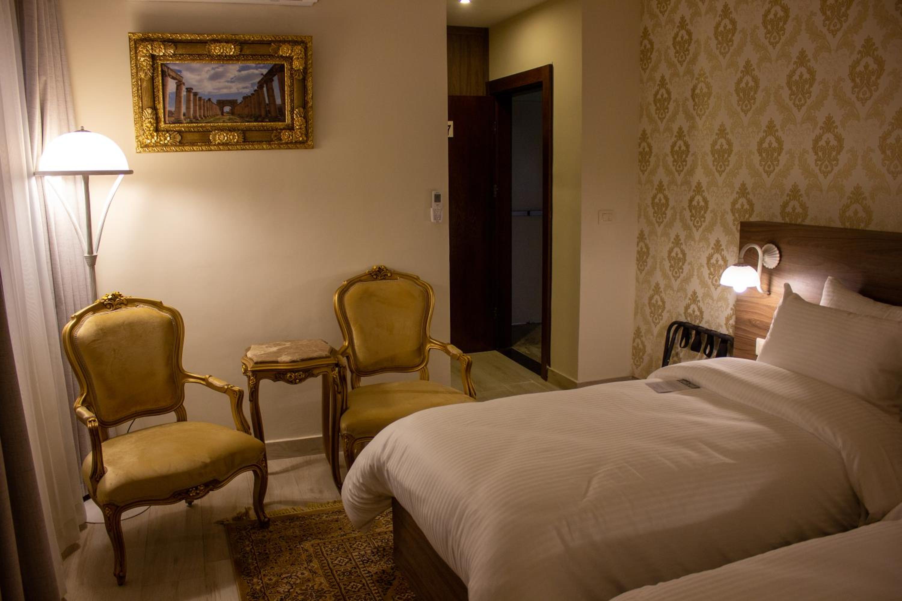 Standard Twin Room - Photo 7