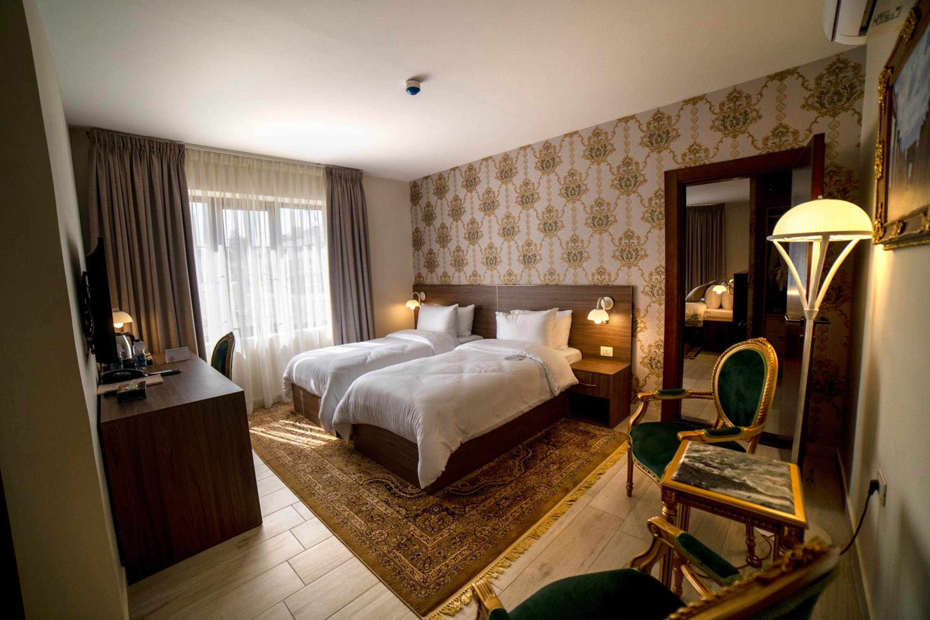 Superior Twin Room - Photo 1