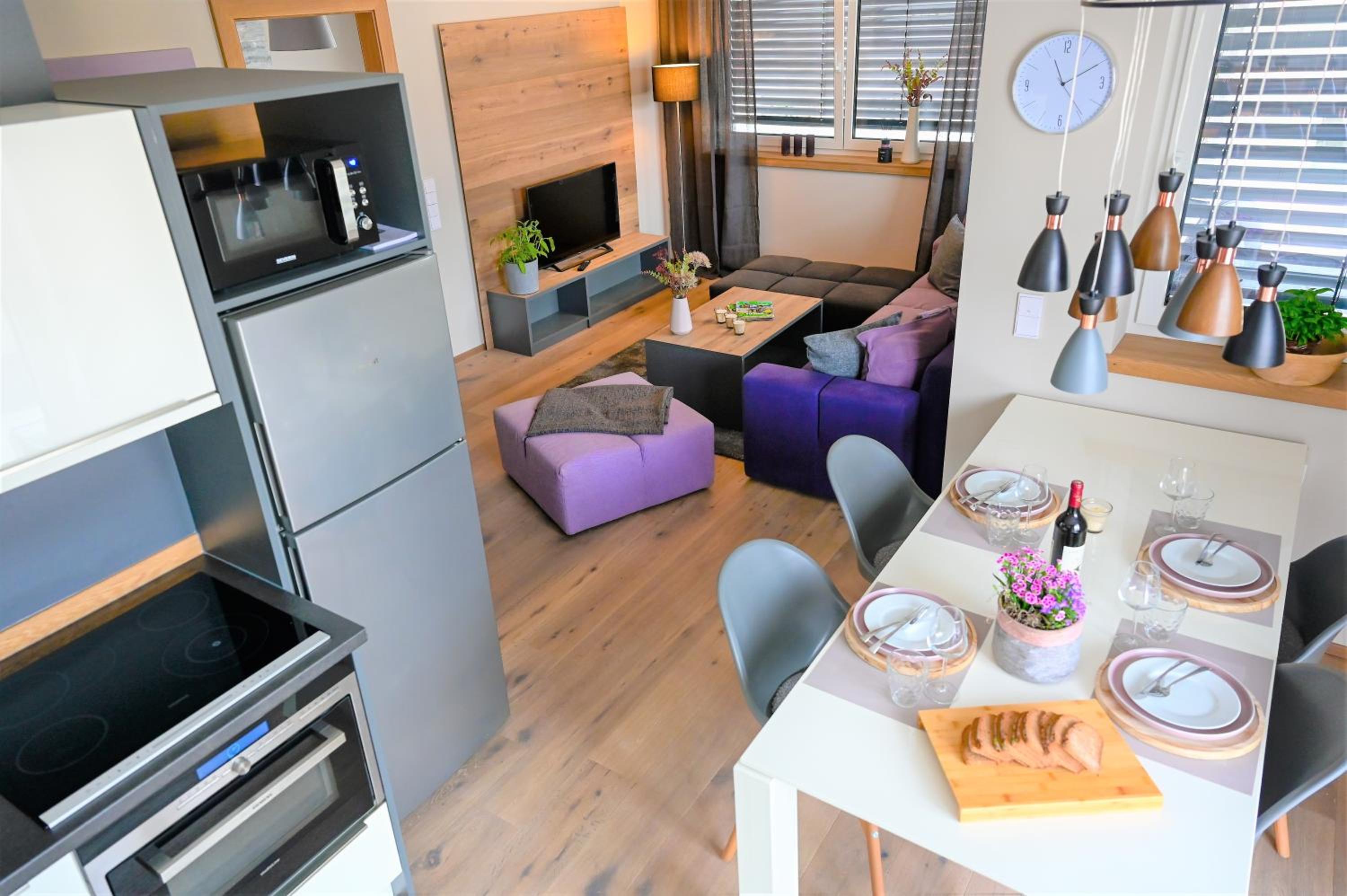 One-Bedroom Penthouse with Balcony and Mountain View photo 2
