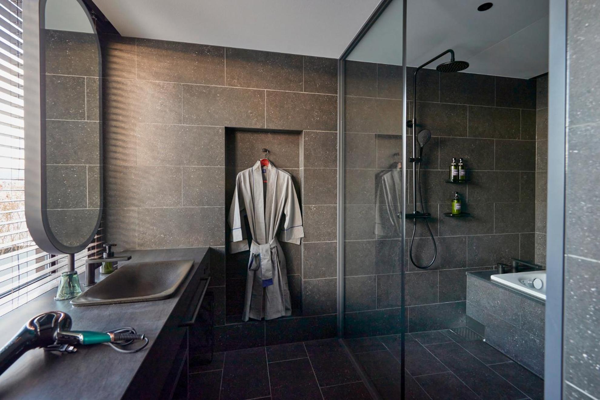 Suite thumbnail 6