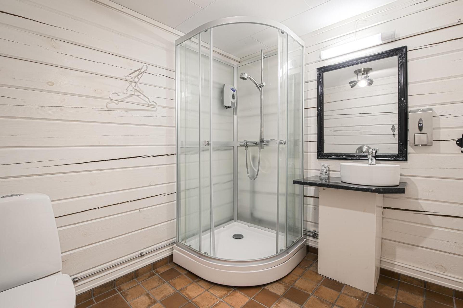 Family Room with Private Bathroom photo 1