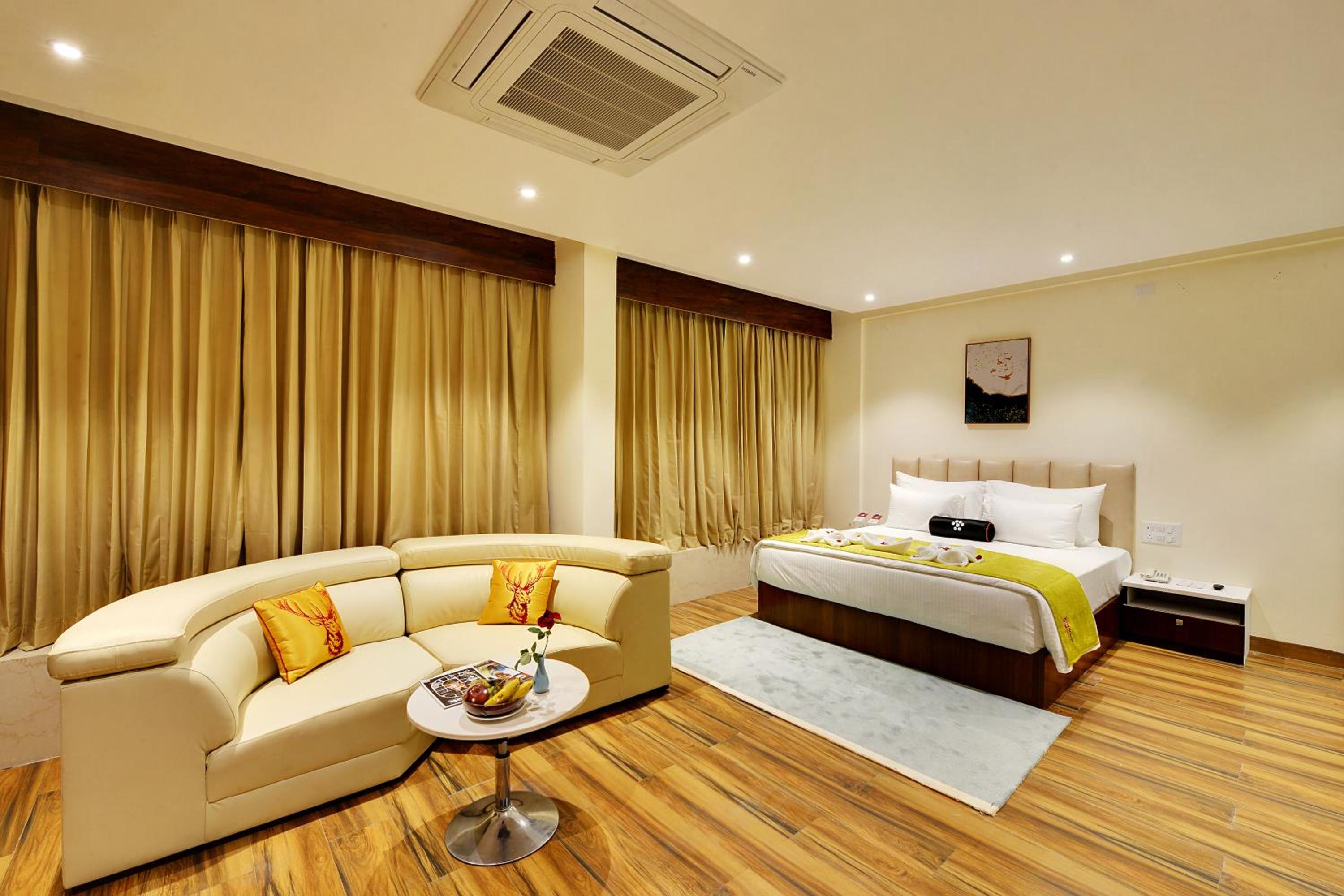 Suite - Photo 9