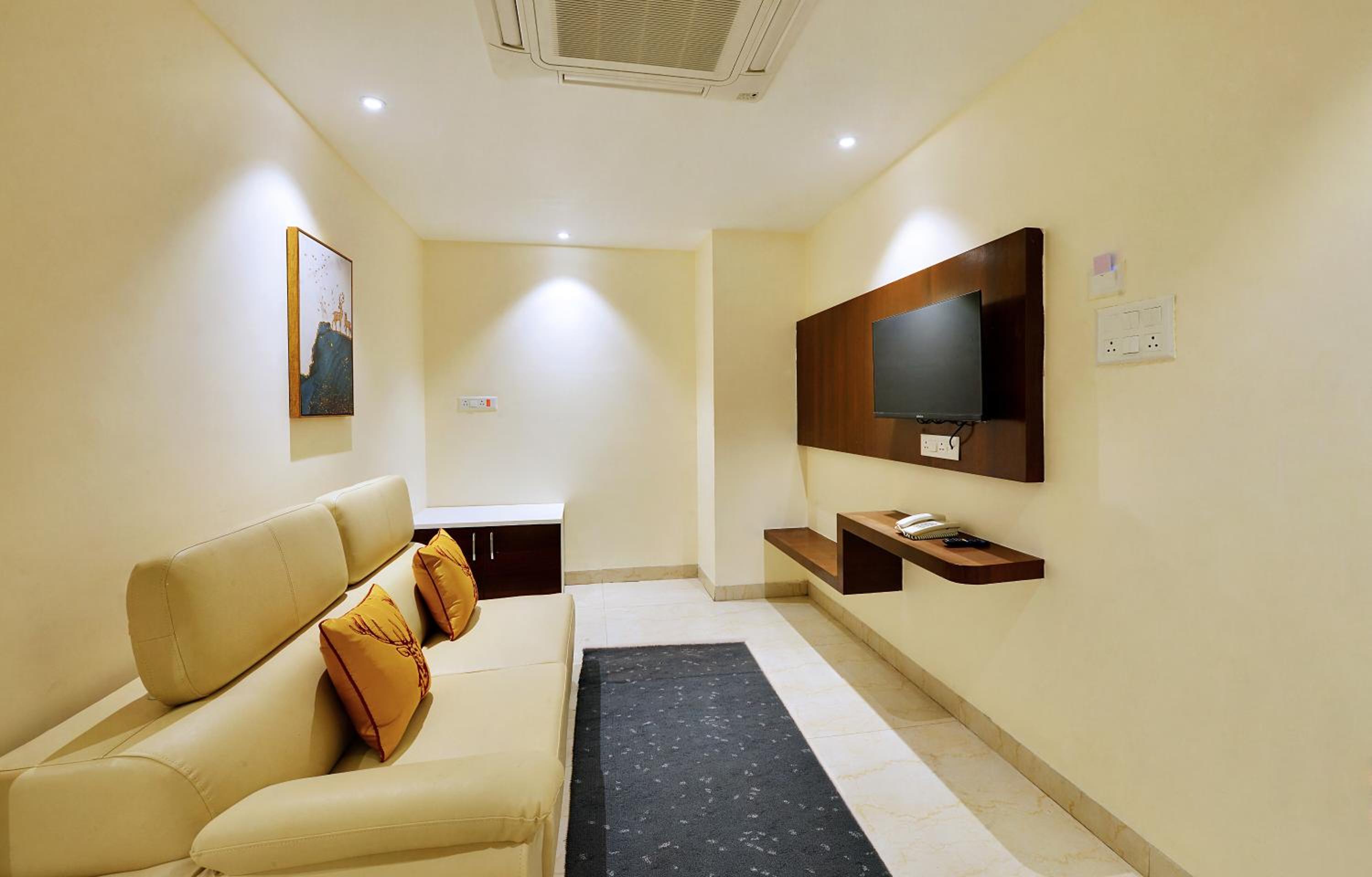 Suite - Photo 10