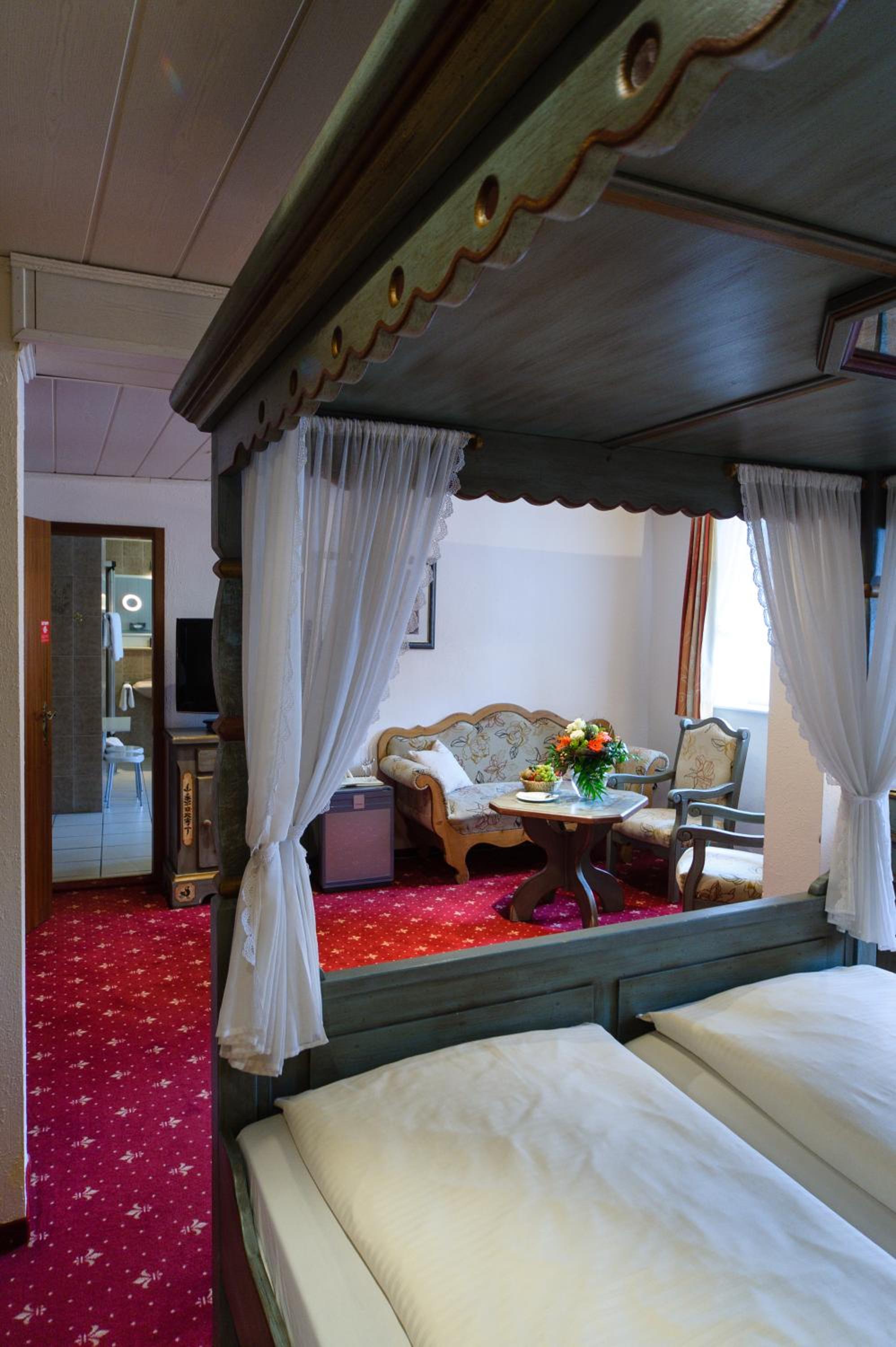 Double Room with Four Poster Bed photo 3