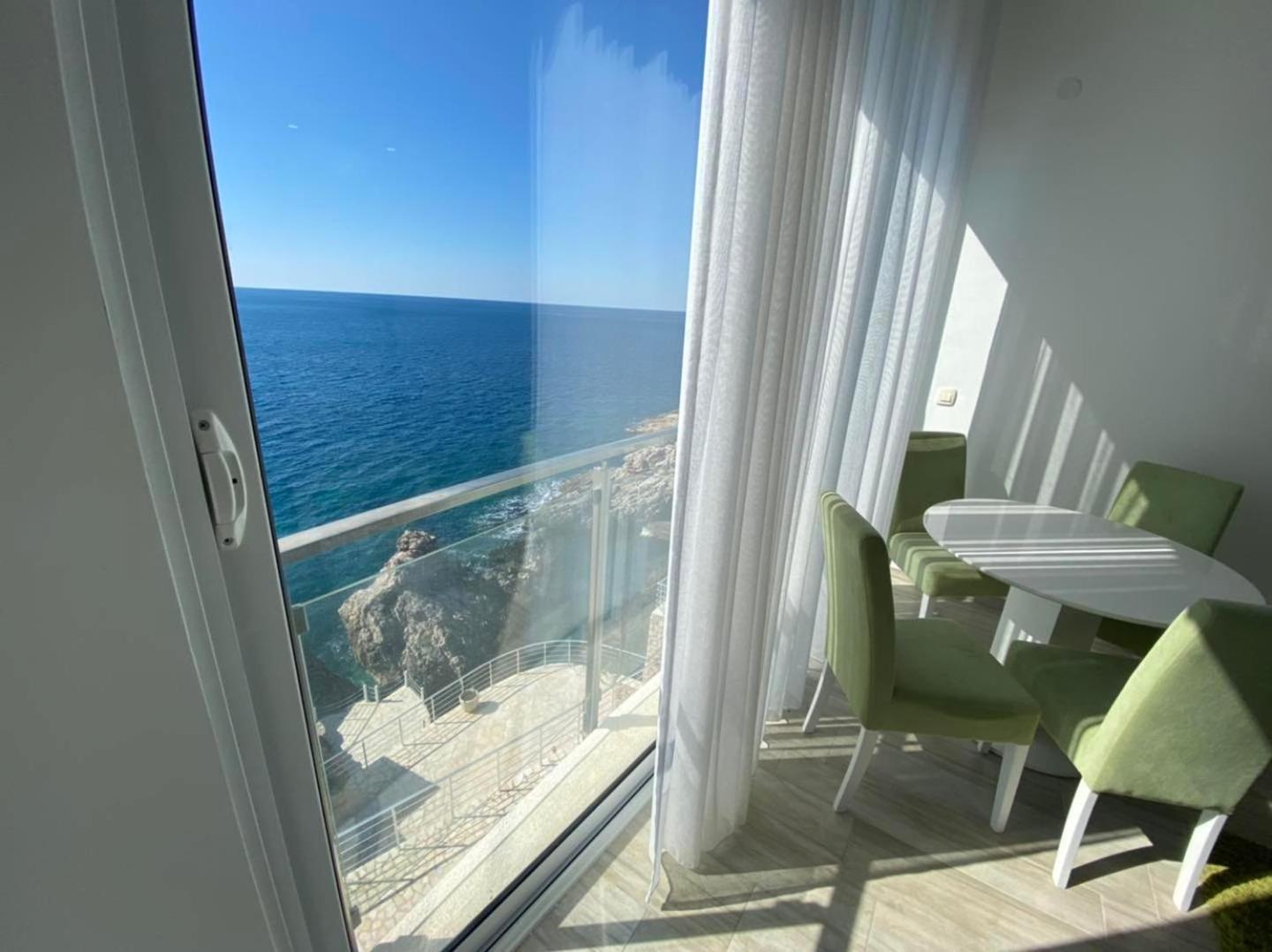 One-Bedroom Apartment with Sea View - Photo 2