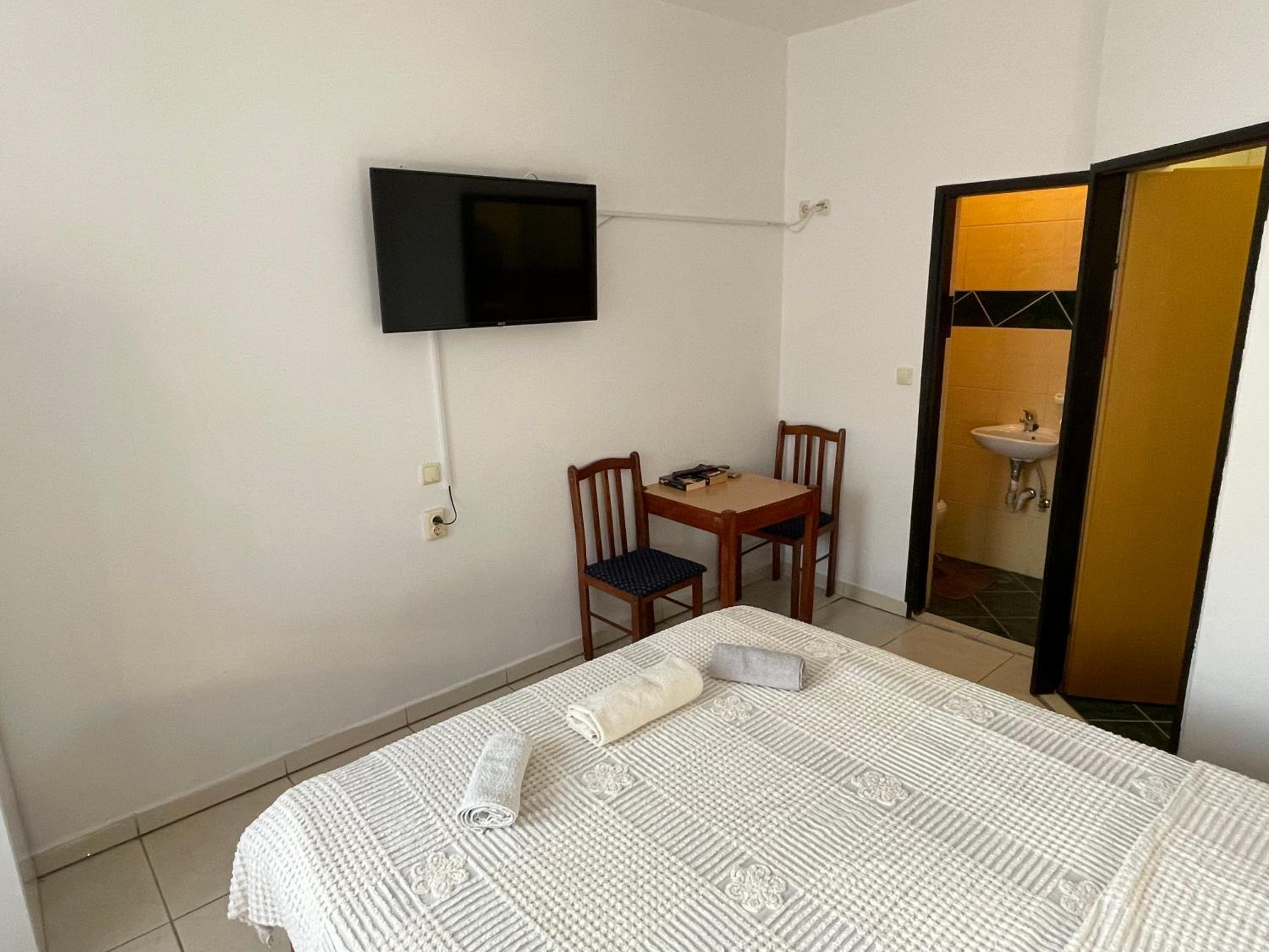 Double Room with Terrace - Photo 3