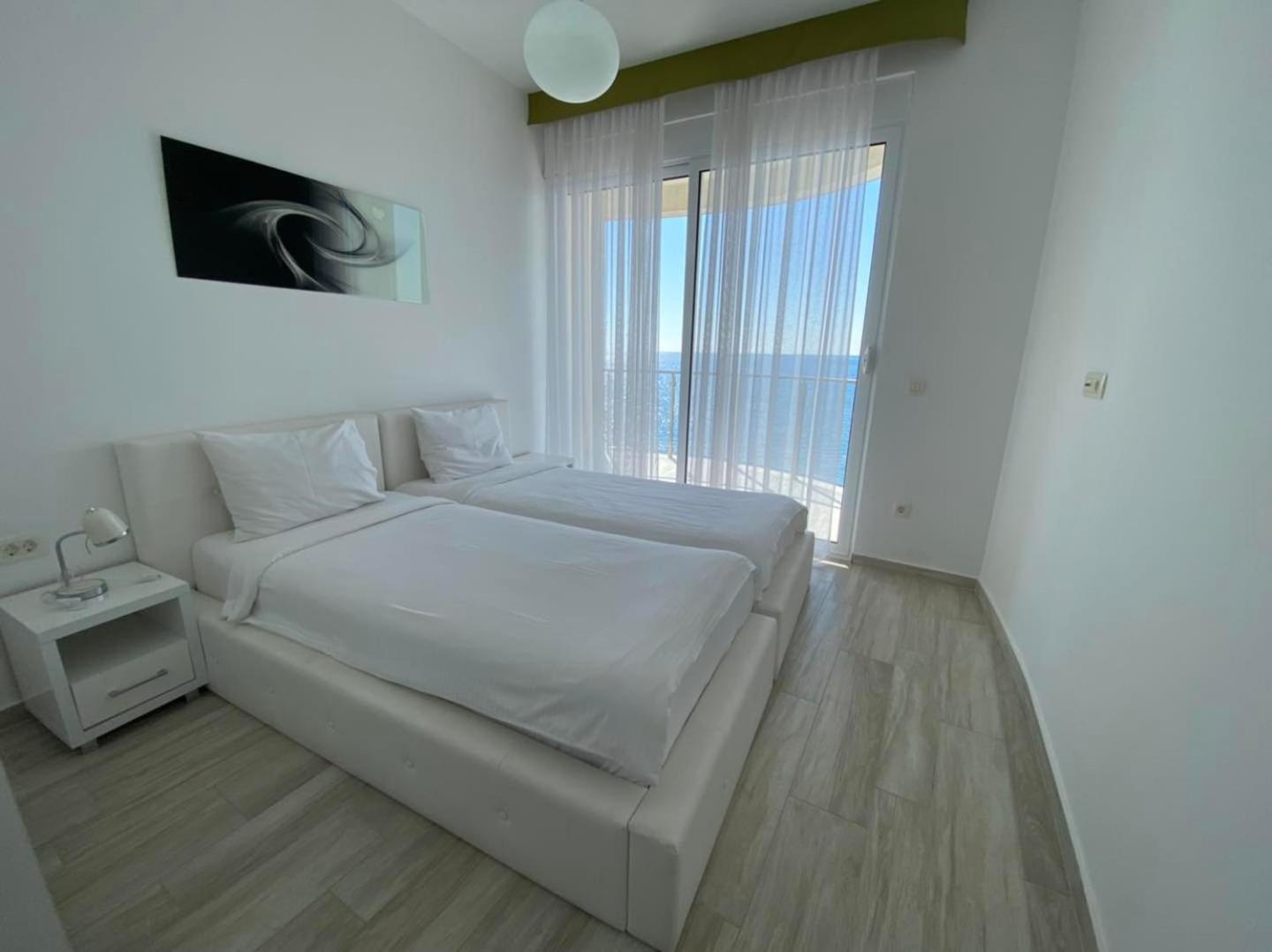 Two-Bedroom Apartment with Sea View - Photo 5