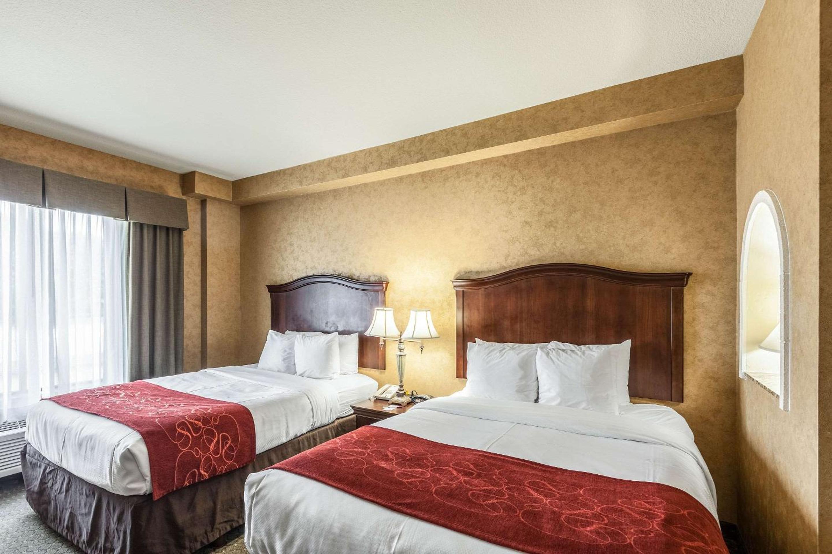 Queen Room with Two Queen Beds - Photo 3