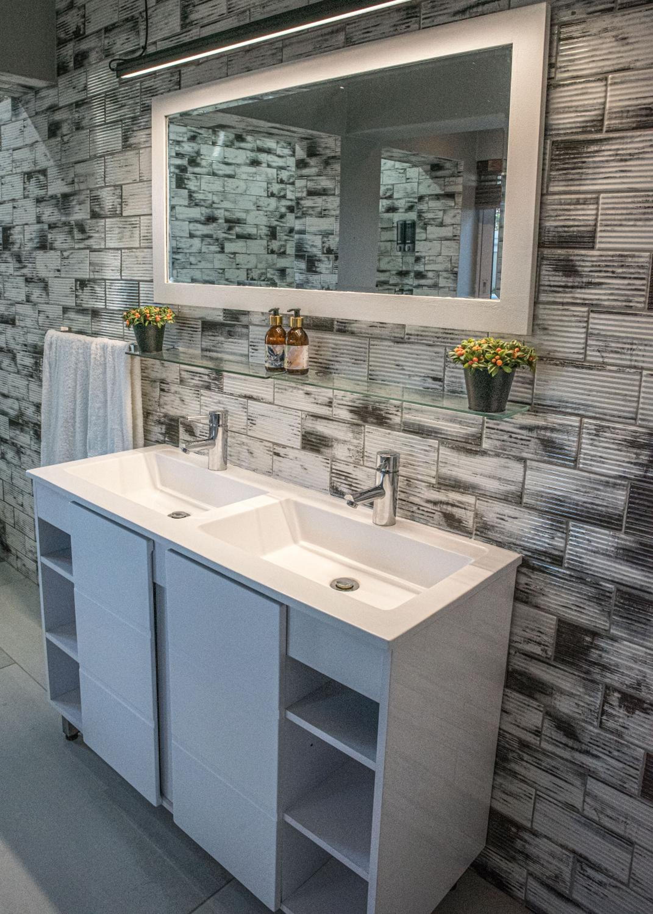Superior King Suite - Photo 13