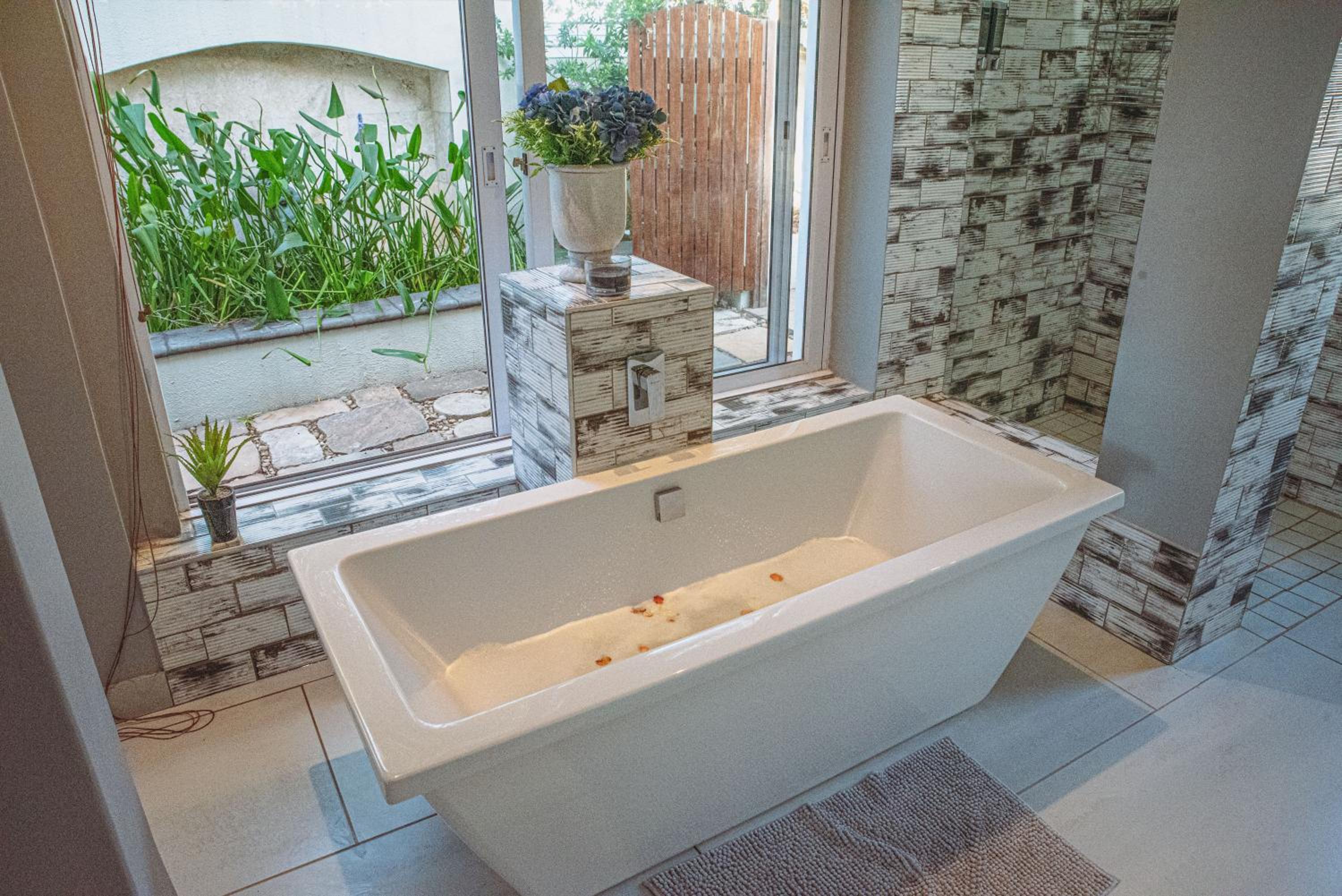 Superior King Suite - Photo 14