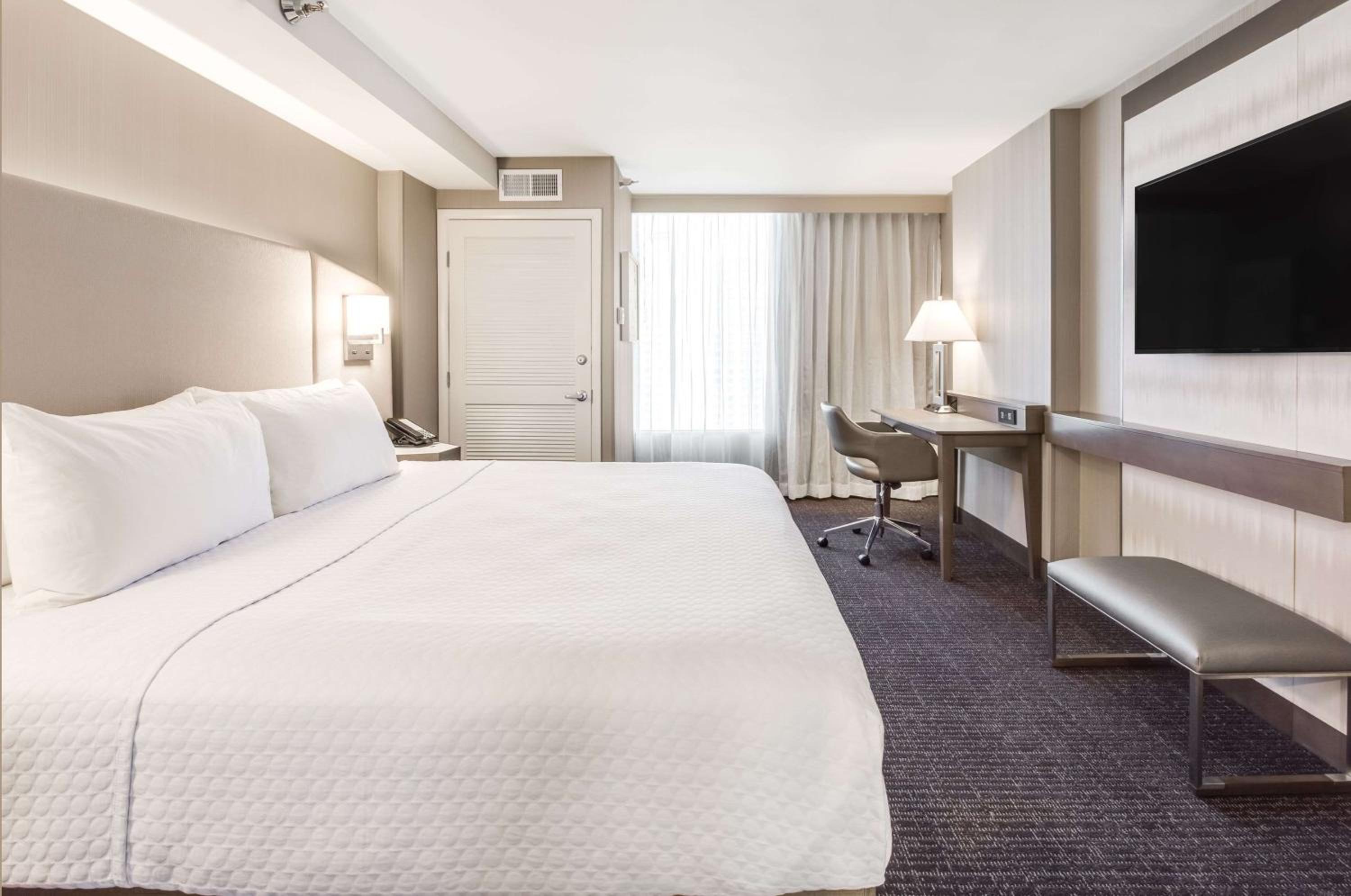 Deluxe King Room - Photo 5