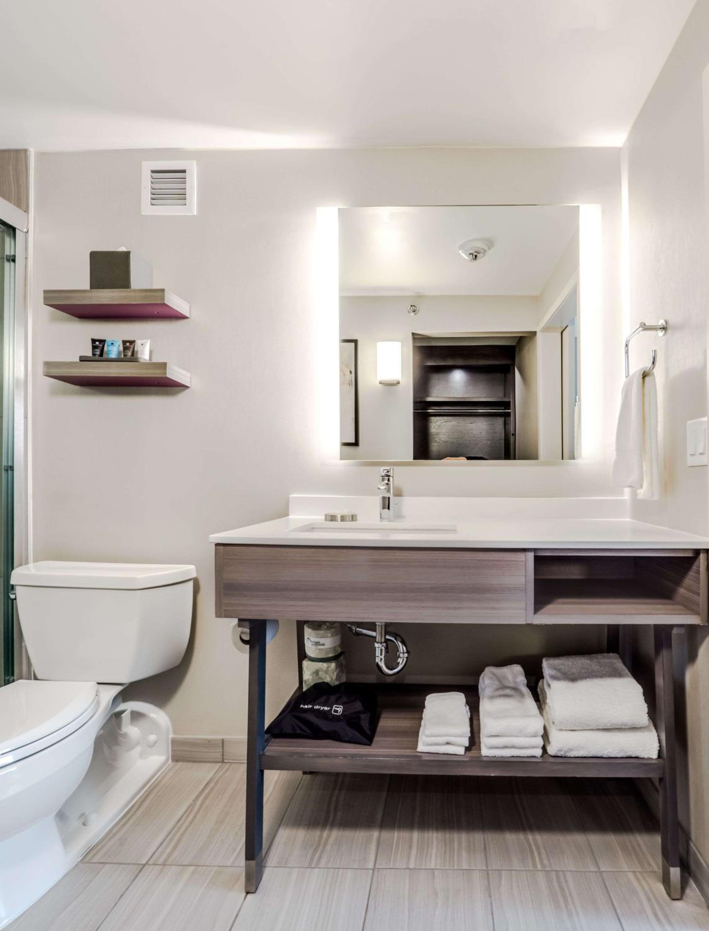 Deluxe Two Queen Bed with Bathtub - Mobility Accessible  - Photo 3