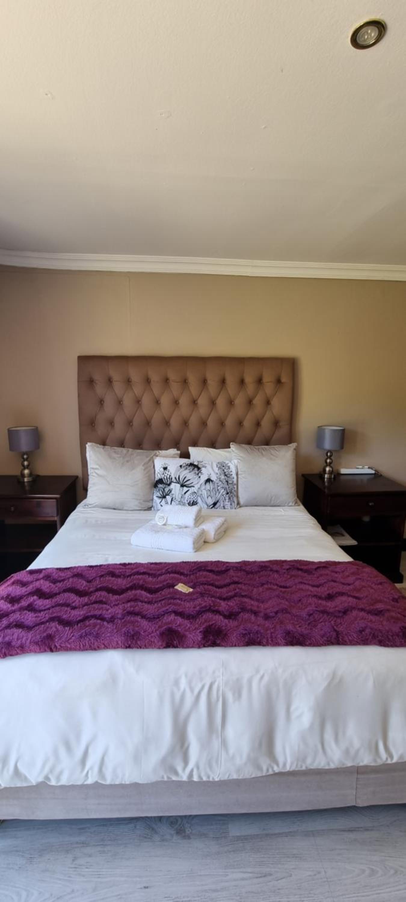 Comfort Queen Room - Photo 5