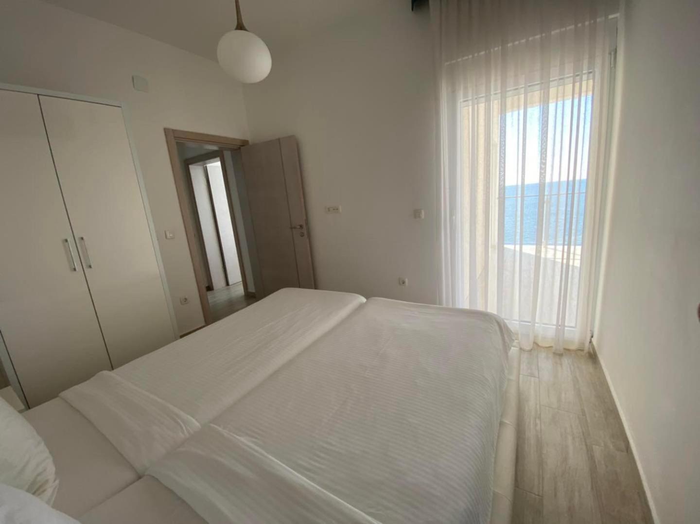 Two-Bedroom Apartment with Sea View - Photo 4
