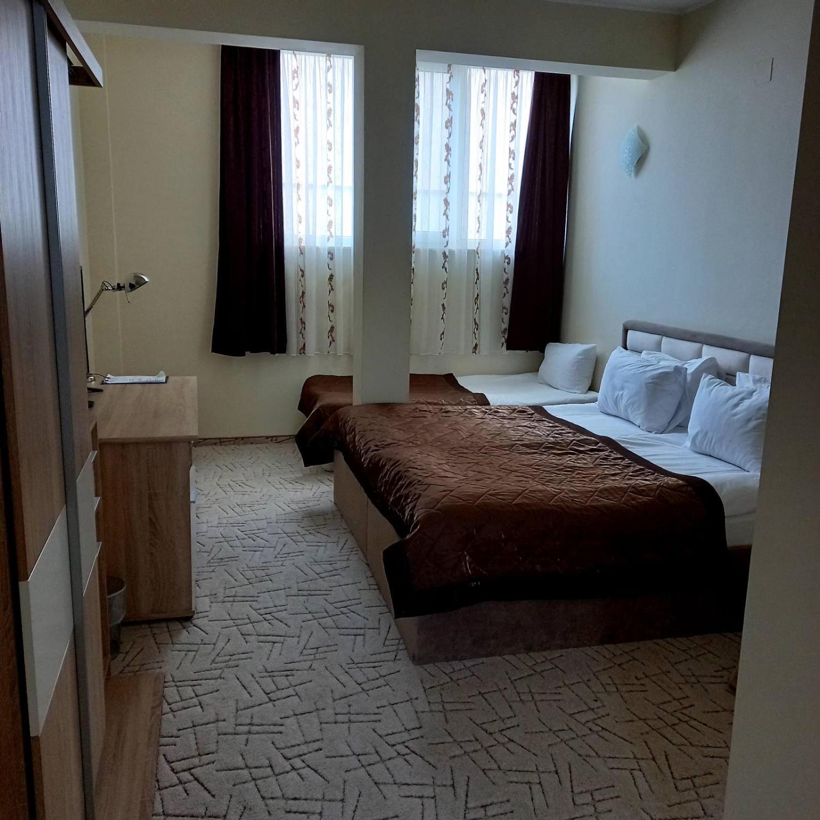 Deluxe Double Room with Extra Bed - Photo 3